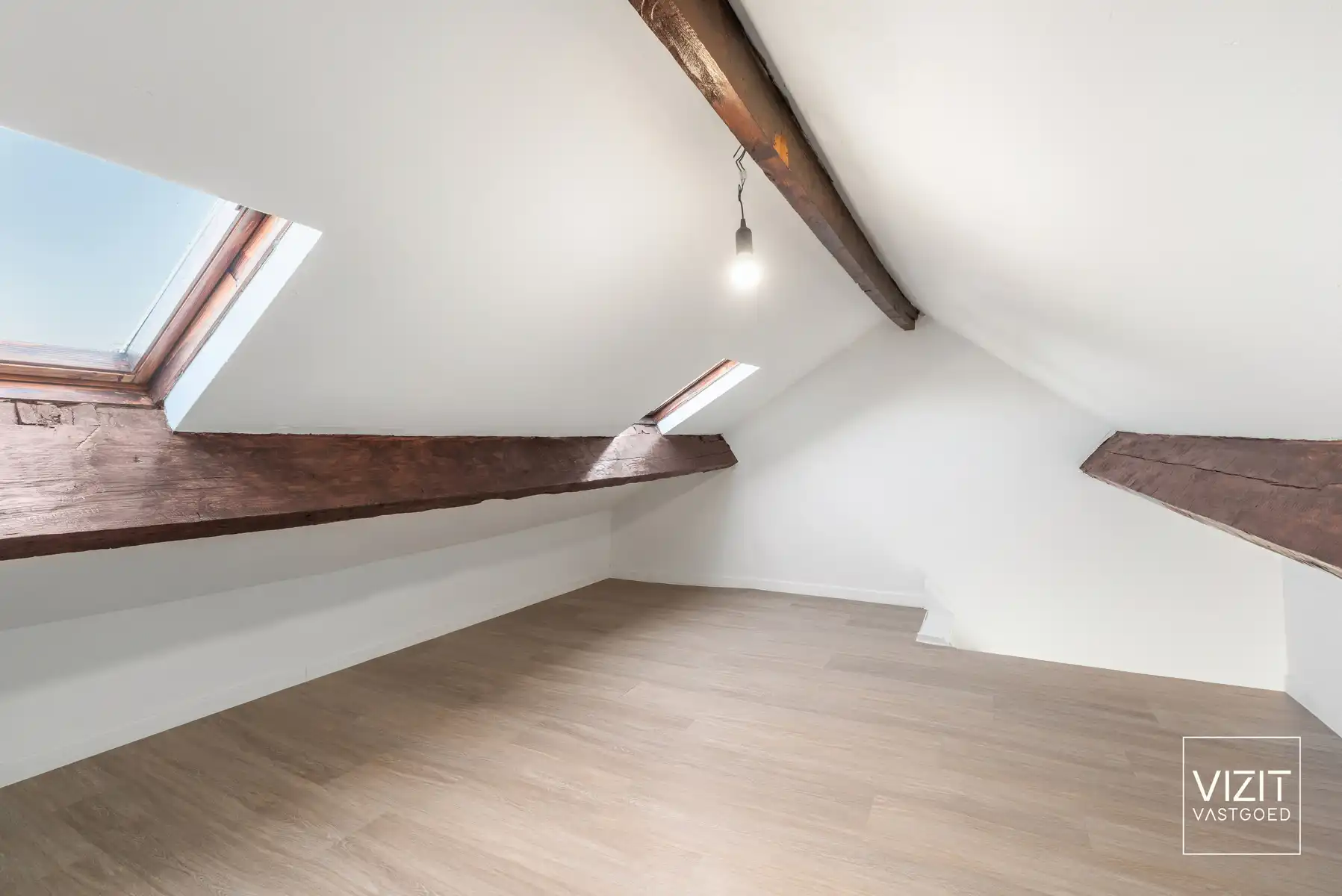 Volledig gerenoveerde woning met stadstuin foto 17