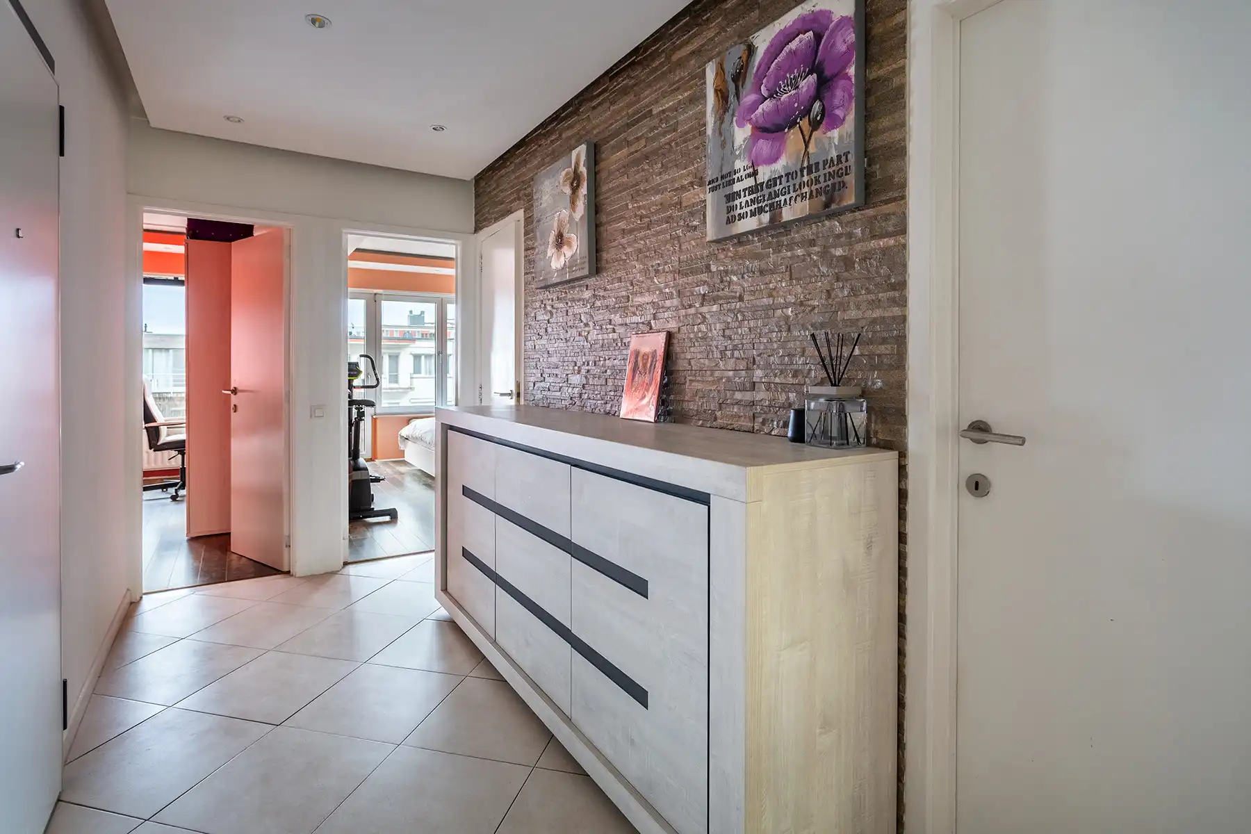 Merksem - Ruim instapklaar 2 slpk app. met terras en P foto 8