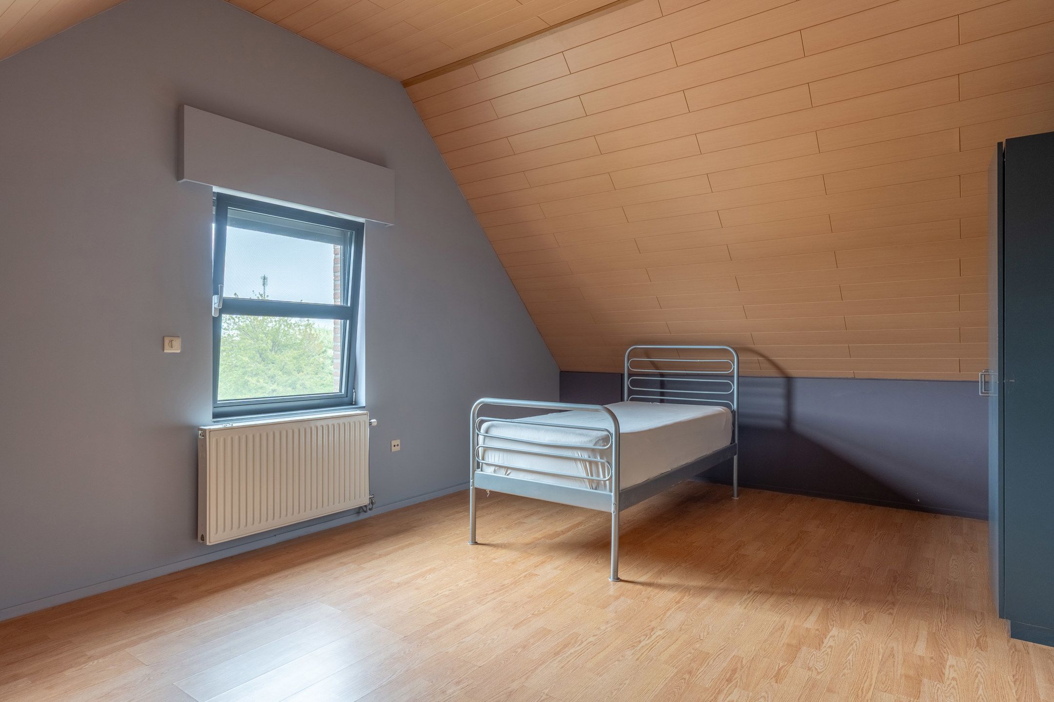 Verrassend ruime gezinswoning met 6 slaapkamers, 2 badkamers en garage. foto 25