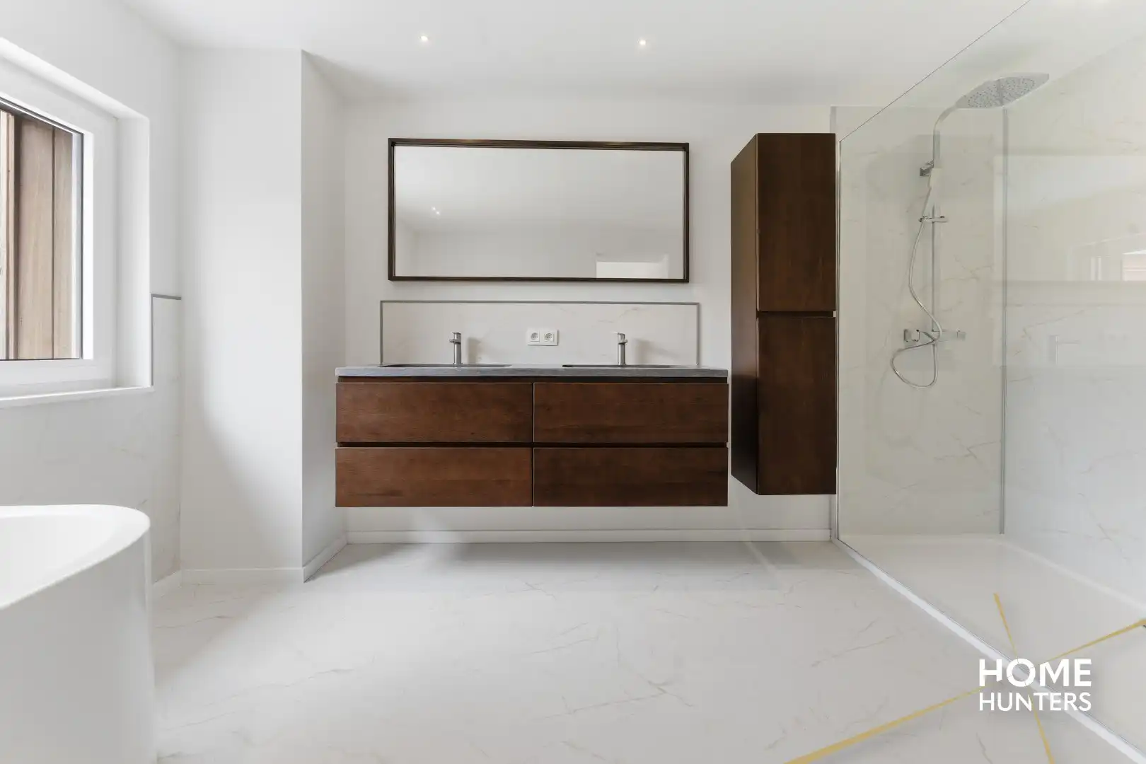 Prachtig gerenoveerde woning te Brielen met 2 slaapkamers, 2 badkamers en een garage foto 9