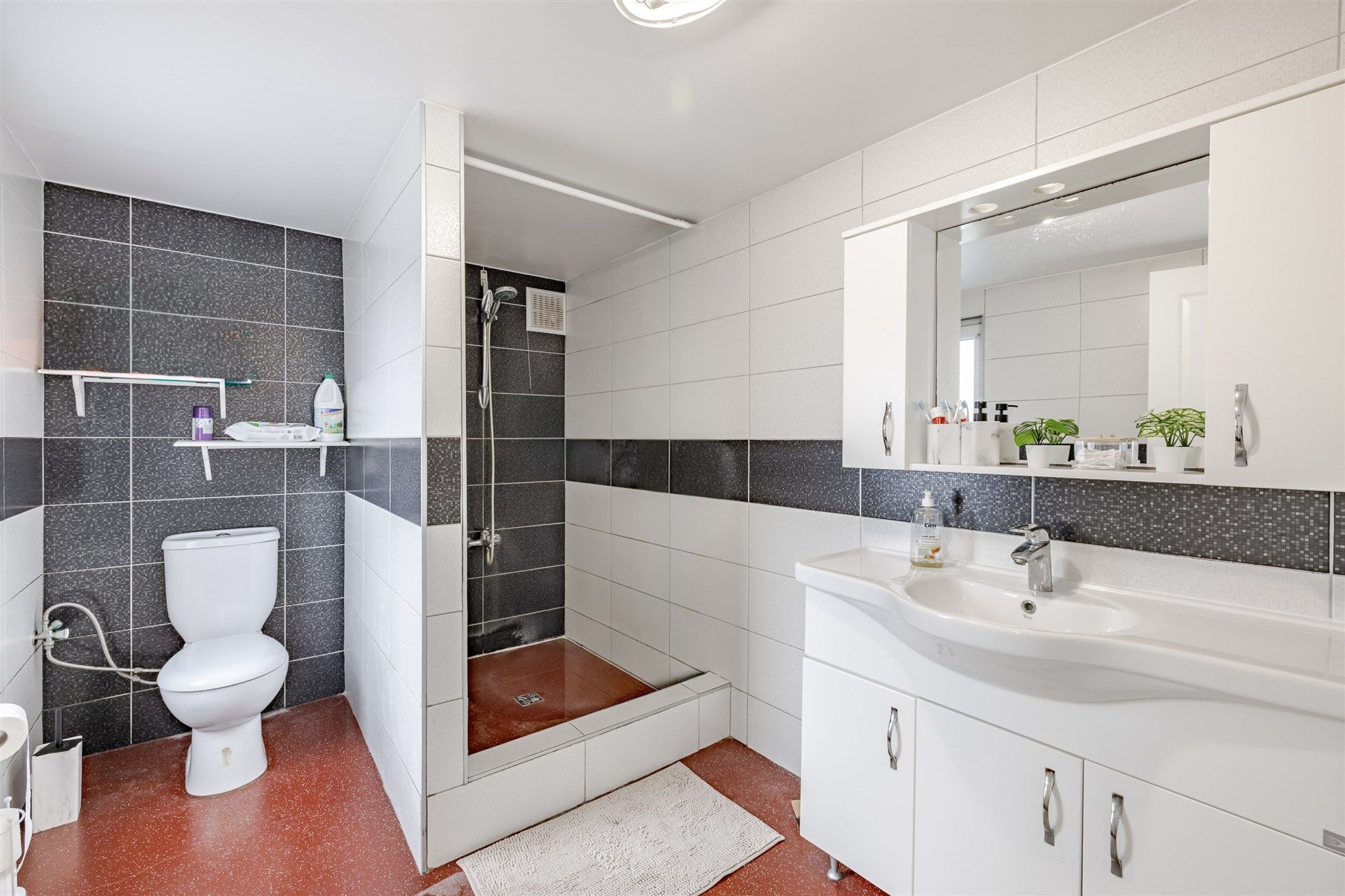 Ruime woning met 4 slks, tuin en garage foto 18