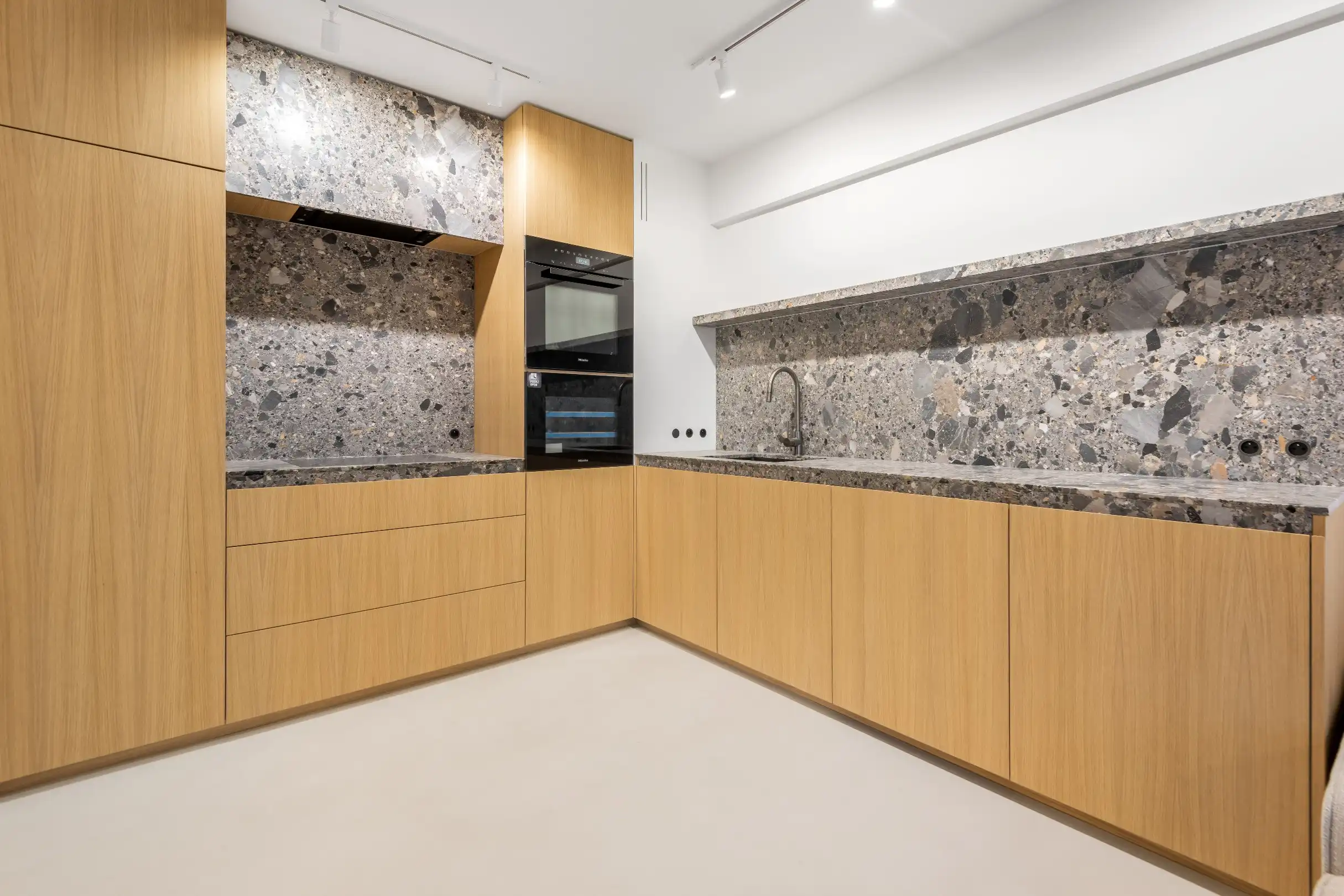 Luxueus gerenoveerd appartement met zeezicht op toplocatie aan het Rubensplein. foto 6