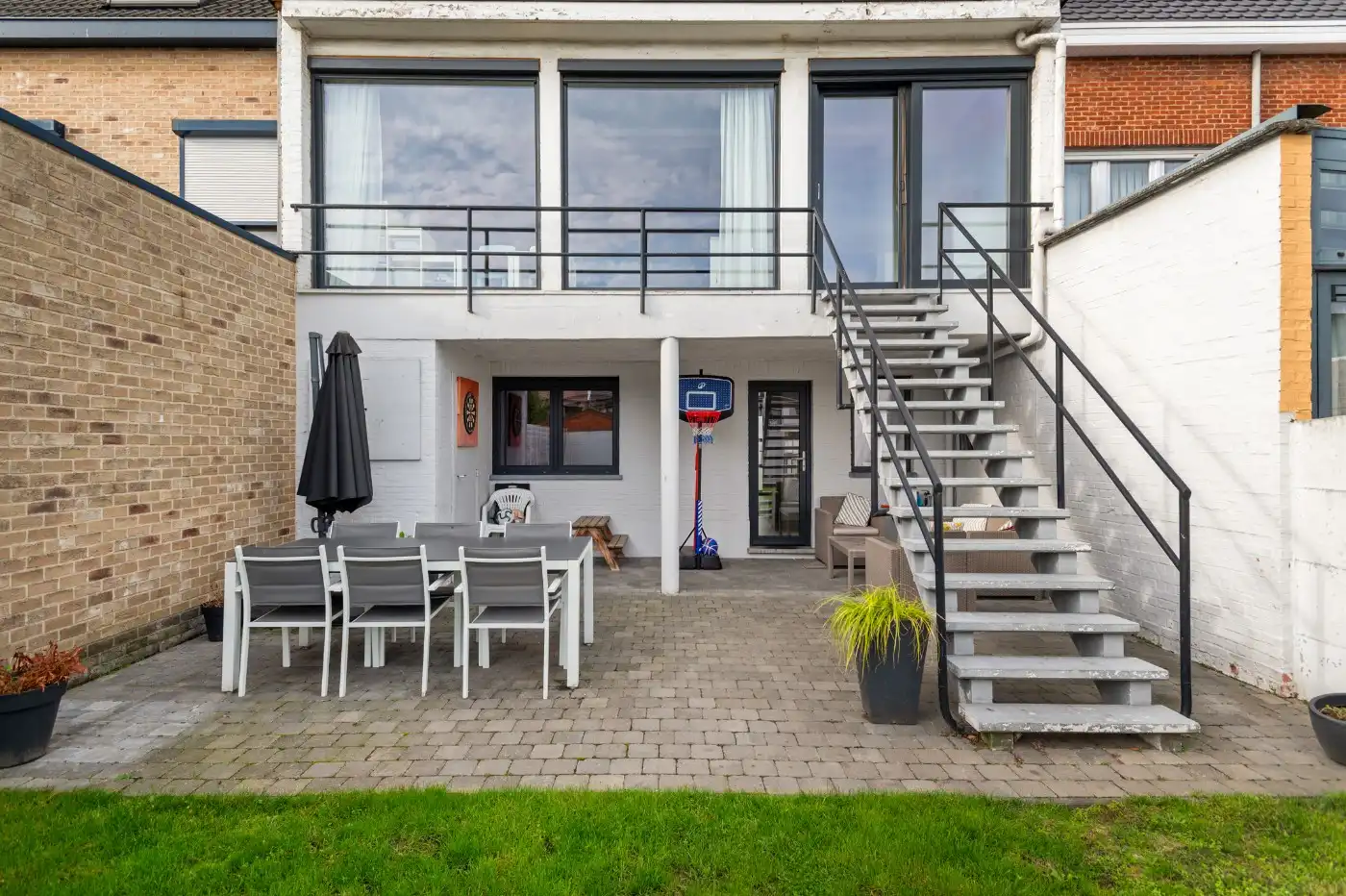 Prachtig gerenoveerde bel-etagewoning met 3 slpk., garage én gezellige tuin foto 18