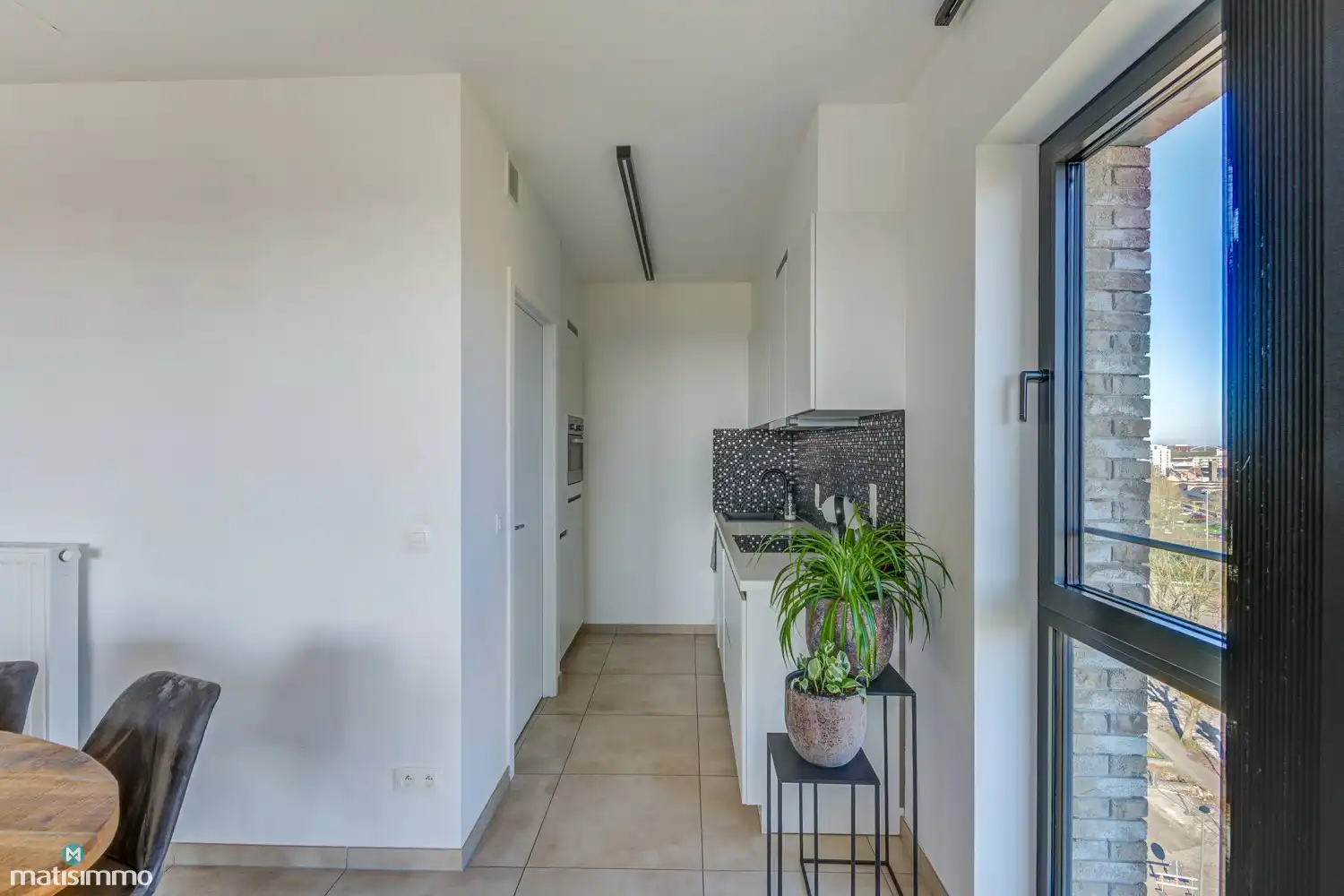 MODERN AFGEWERKT APPARTEMENT MET OVERDEKT TERRAS, KELDERBERGING EN RUIME AUTOSTAANPLAATS NABIJ HASSELT CENTRUM foto 8