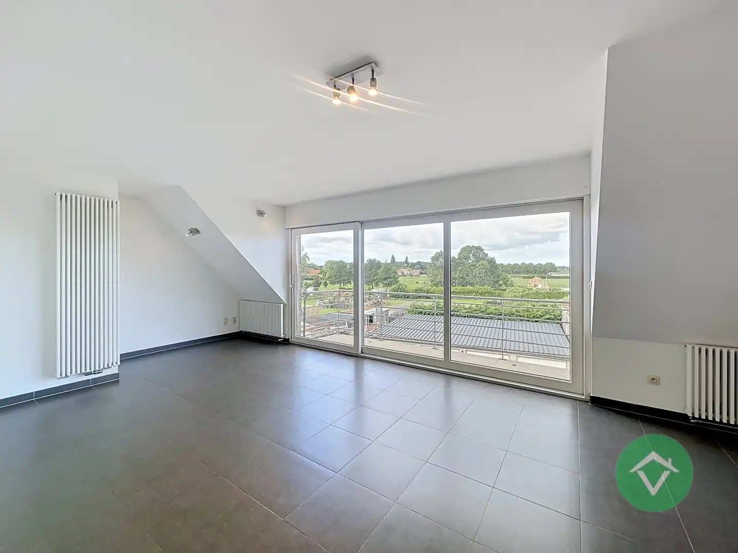 Geïnstalleerd en lichtrijk appartement met twee slaapkamers te Moere, Gistel foto 5