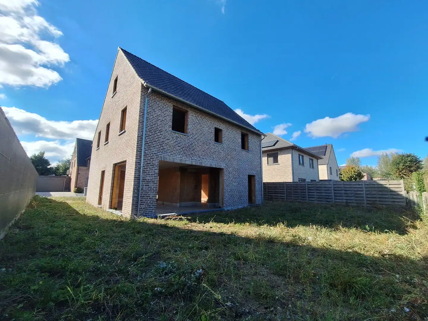 Alleenstaande nieuwbouwwoning met 5  SLK in een rustige omgeving te Damme foto {{pictureIndex}}