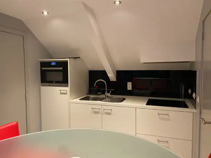 Ruime bemeubelde studio met autostaanplaats, GEEN DOMICILIE MOGELIJK foto 8