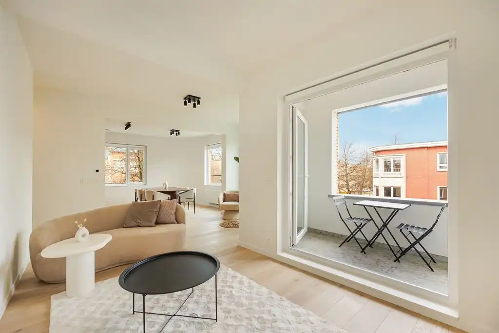 Gerenoveerd appartement met overdekt terras foto 6