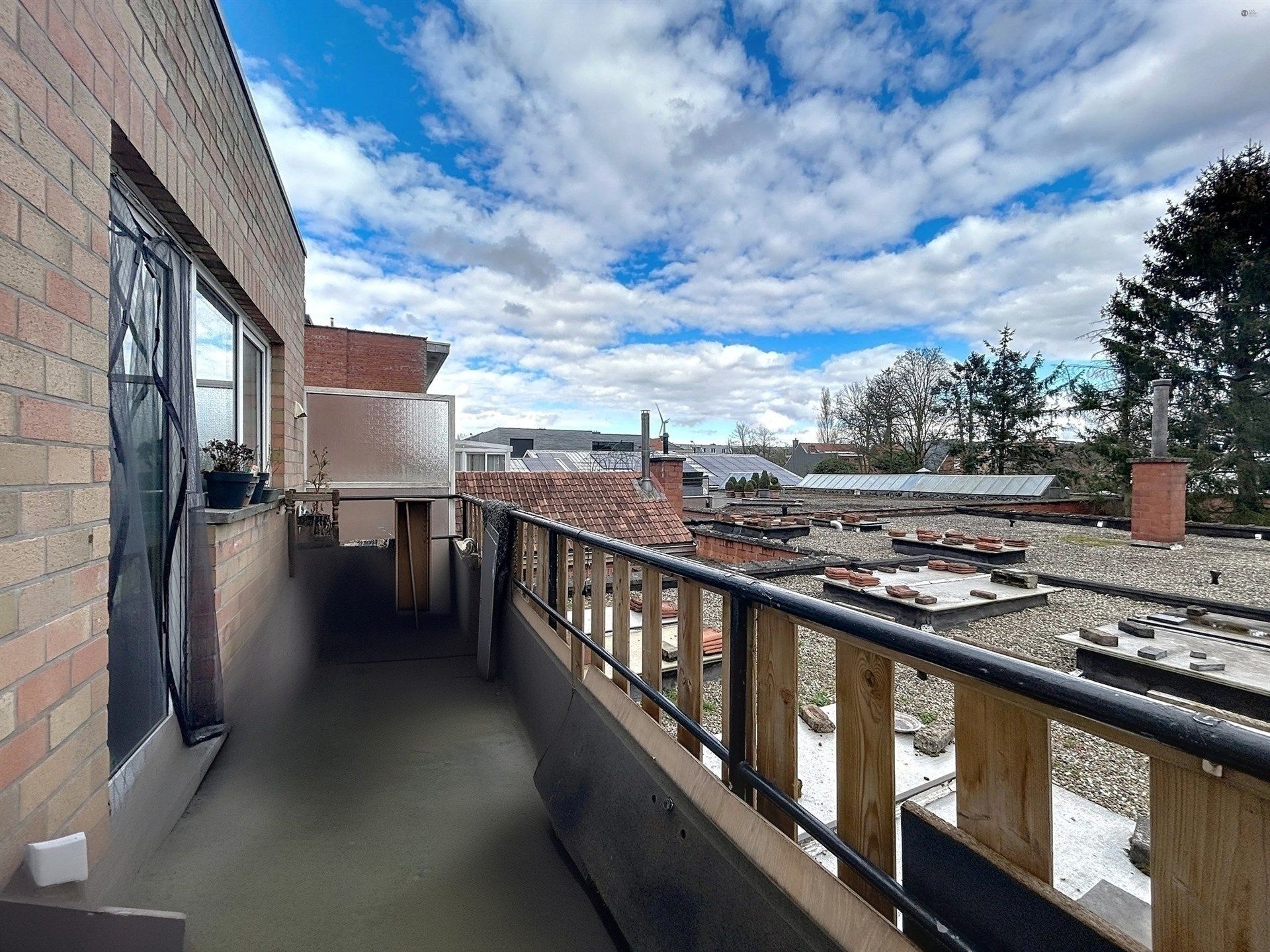 Handelspand met woongelegenheid + 2 app foto 29