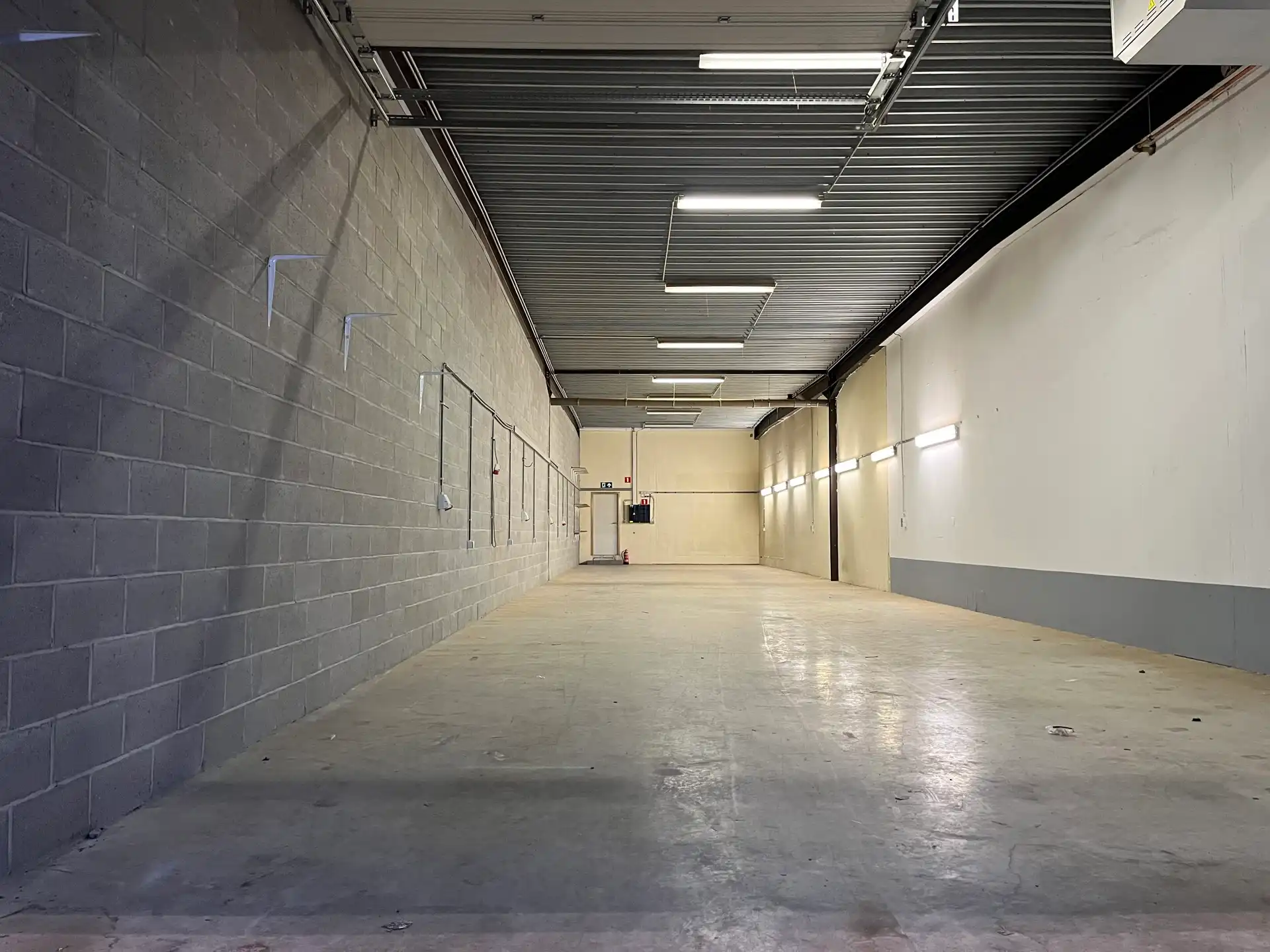 Magazijn te huur foto 3