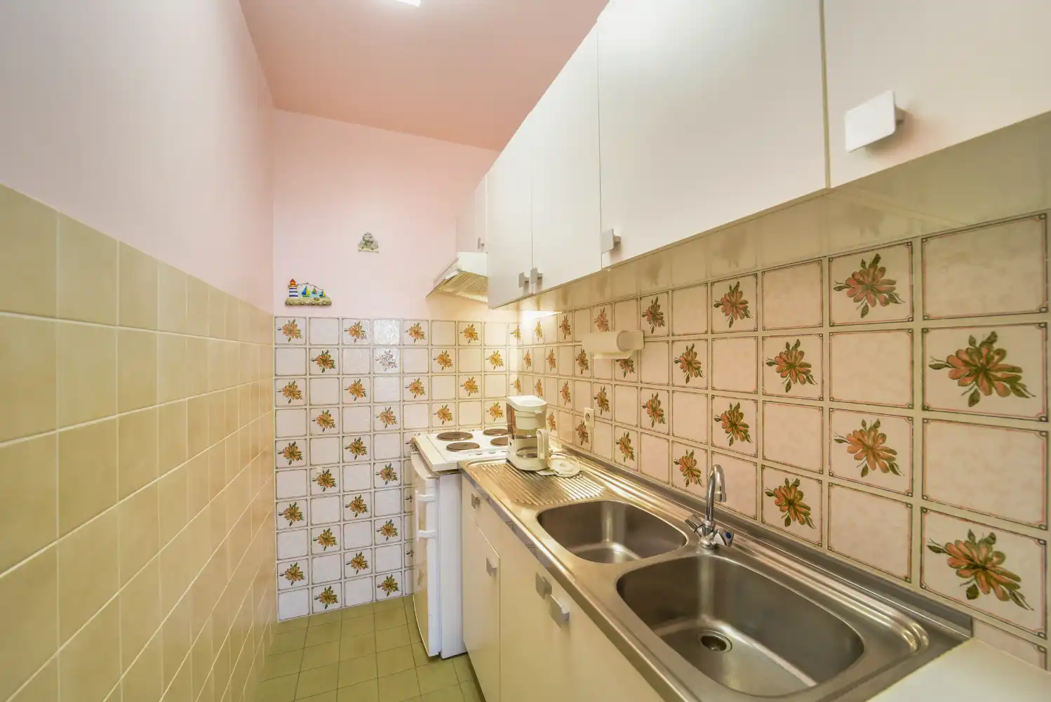 Instapklare studio met frontaal zeezicht foto 9