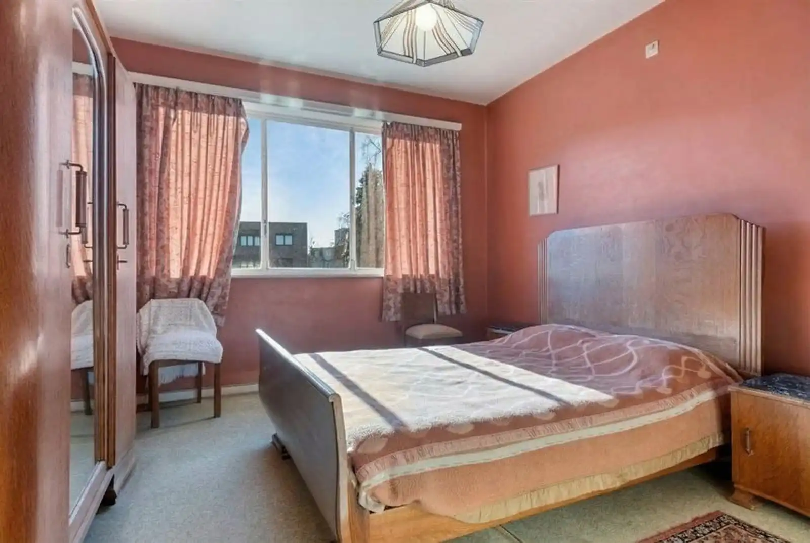 Woning in rusige woonwijk met aparte garage foto 22