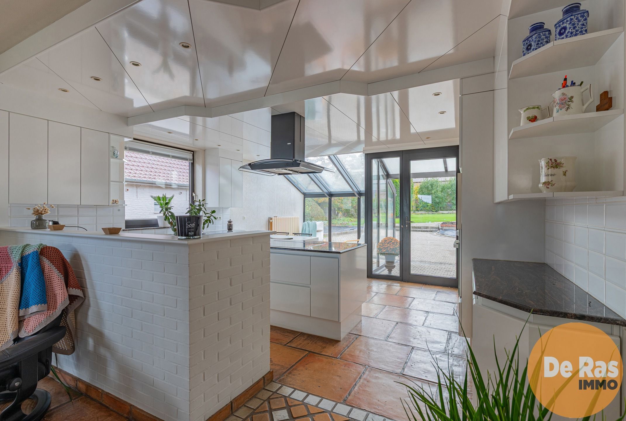 HERZELE - Degelijke 3-gevelwoning met tuin foto 9