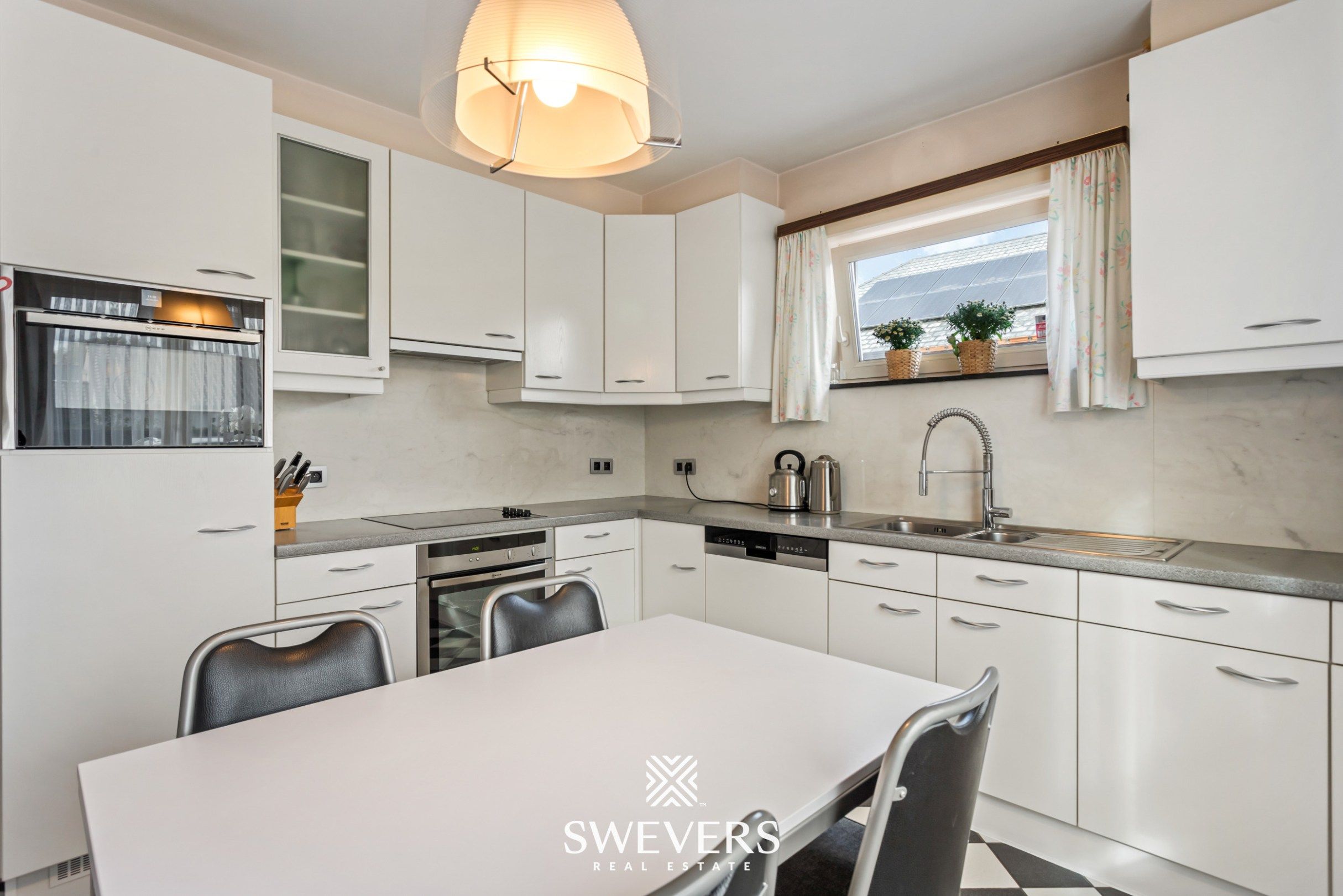 Ruime instapklare gezinswoning met 4 slaapkamers in rustige straat vlakbij Hasselt foto 10