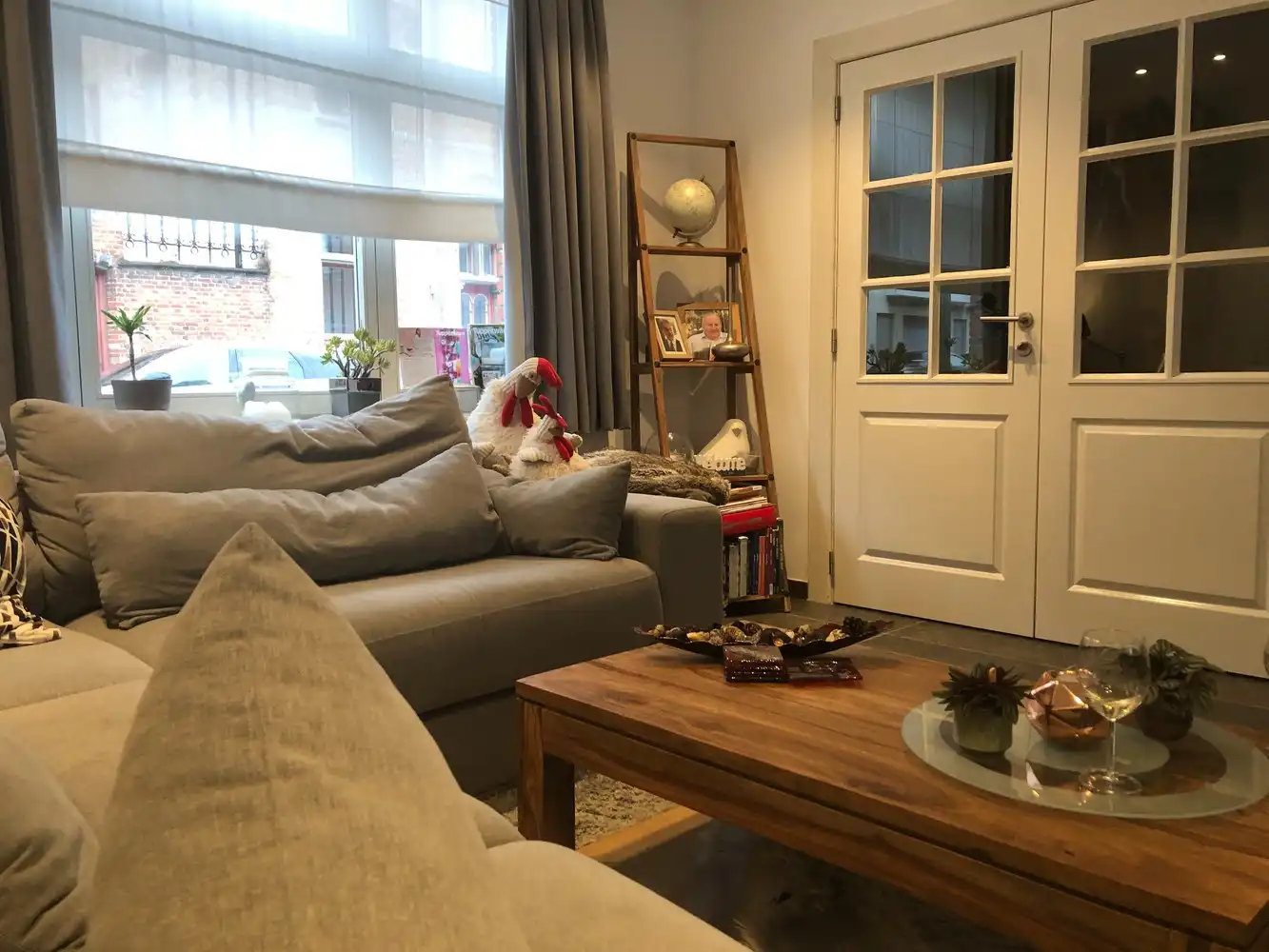 Brugge centrum, STARTPRIJS  Instapklaar degelijk gerenoveerd energiezuinig  lichtrijk woonhuis  met 3 SLPKS en koer OPENHUIS&nbsp; ZATERDAG&nbsp; &nbsp; &nbsp;25 APRIL&nbsp; van 11 H tot 12 H&nbsp; &nbsp;U bent&nbsp; WELKOM foto 3