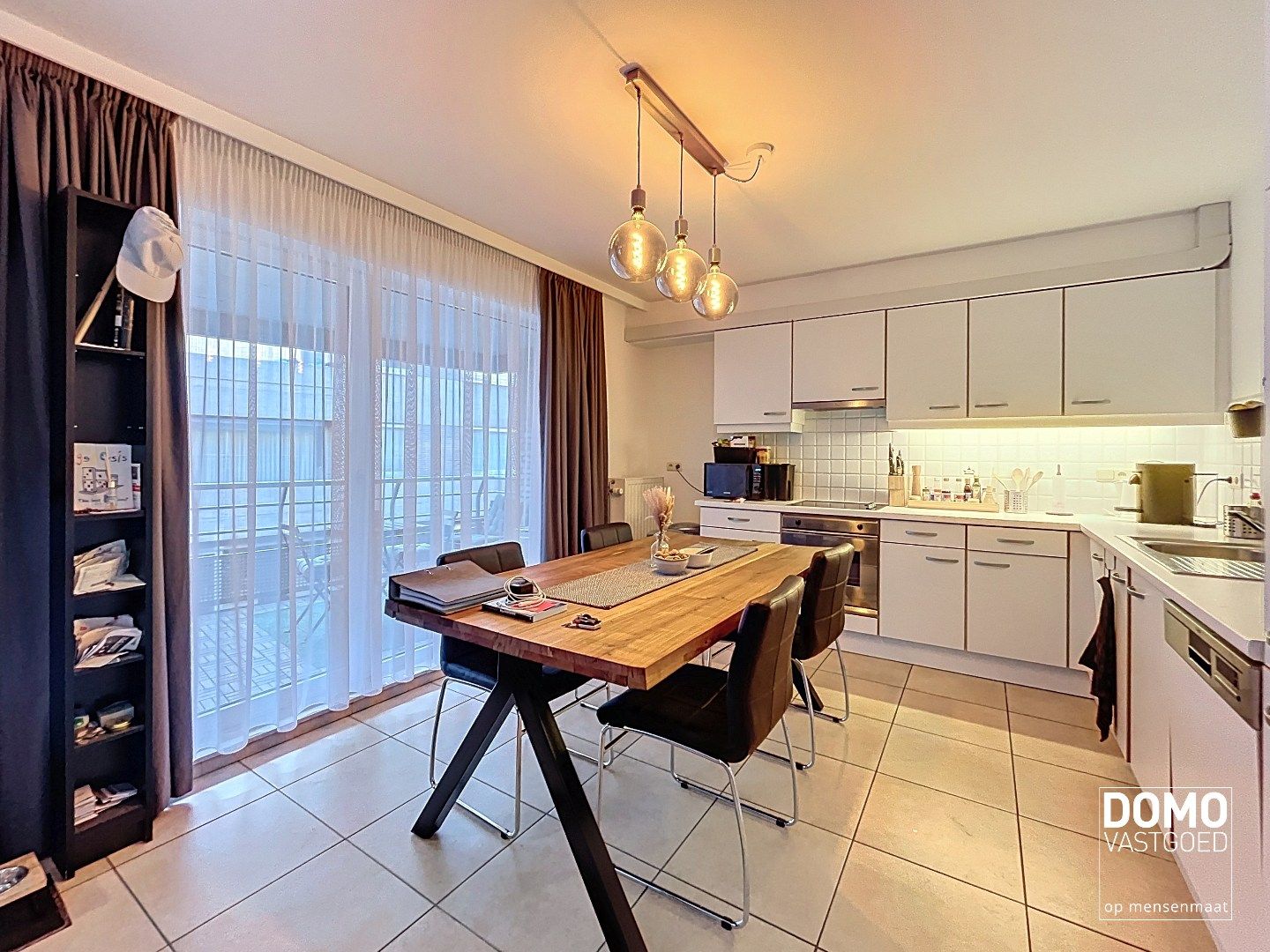 RUIM APPARTEMENT MET TERRAS, 2 SLAAPKAMERS EN PARKEERPLAATS IN HET CENTRUM VAN HASSELT  foto 4