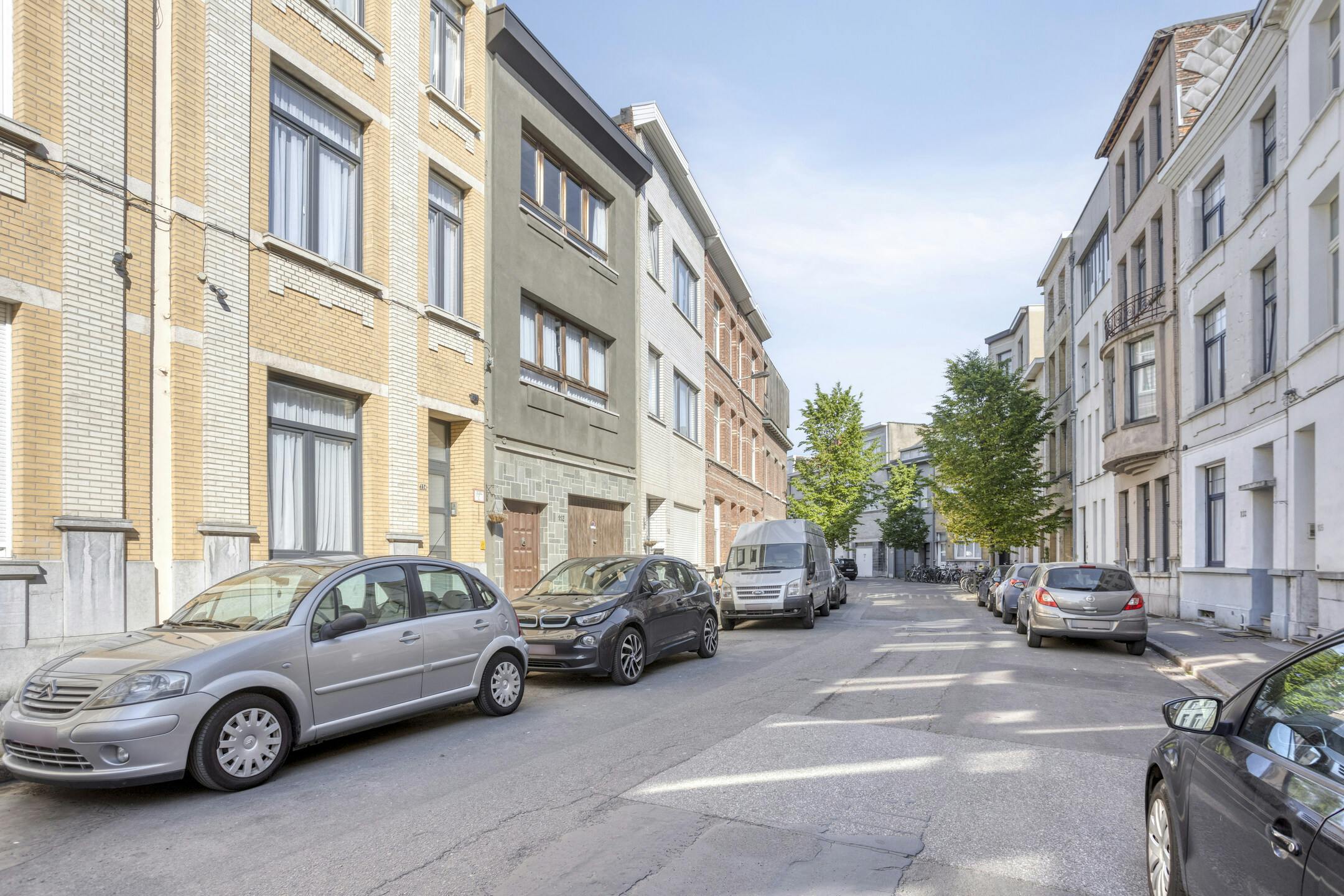 Huis met 4 slaapkamers en magazijn te koop in Borgerhout foto 2