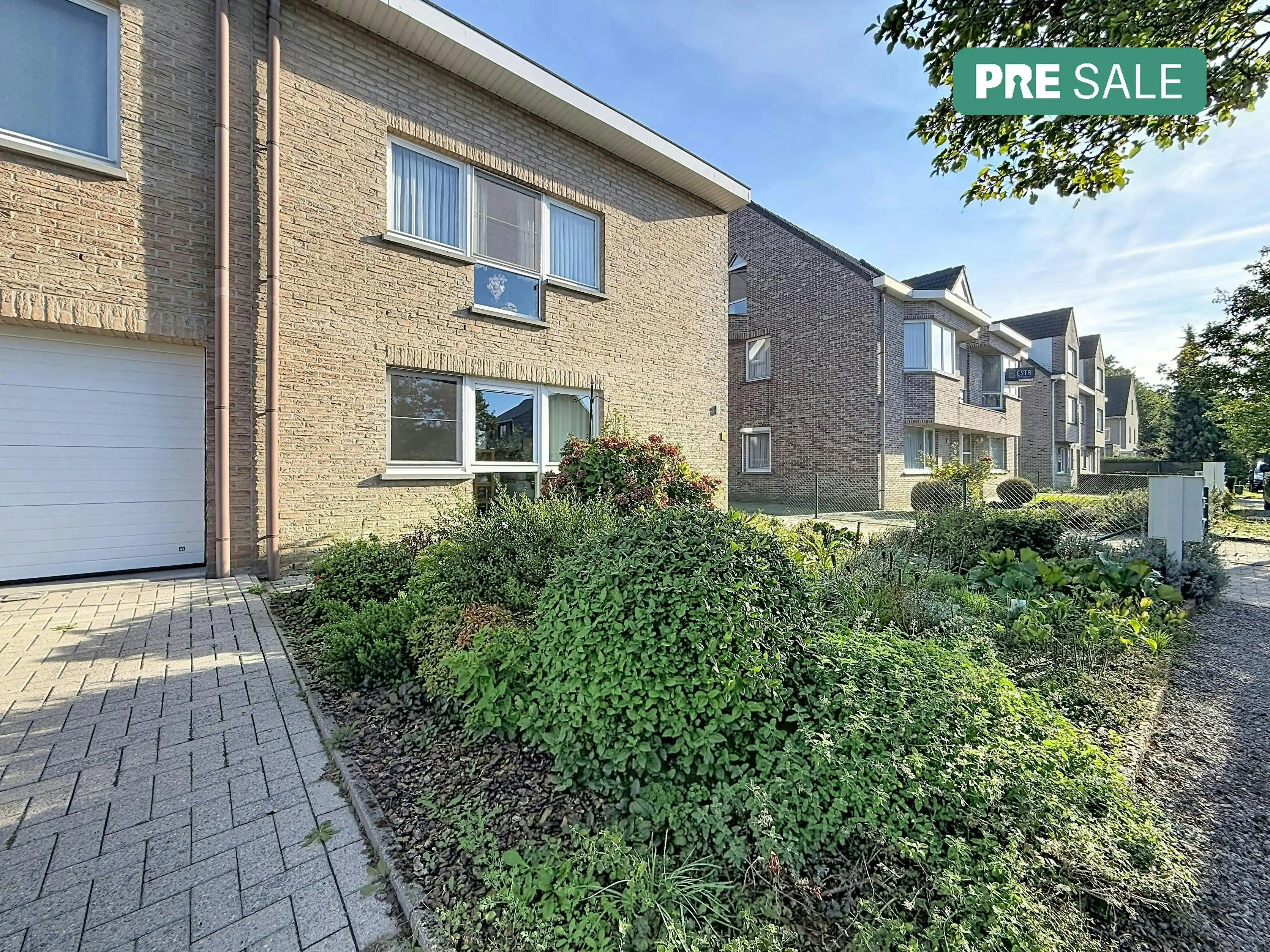Appartement met 2 slaapkamers, terras en garage in Gooreind foto {{pictureIndex}}