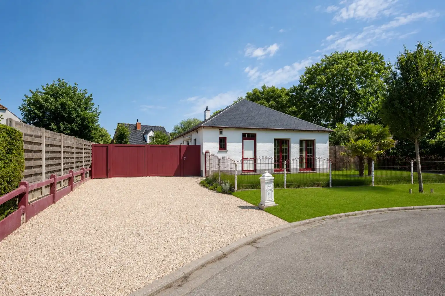 Stijlvolle alleenstaande villa op een uitzonderlijke ligging vlak bij de zee foto {{pictureIndex}}