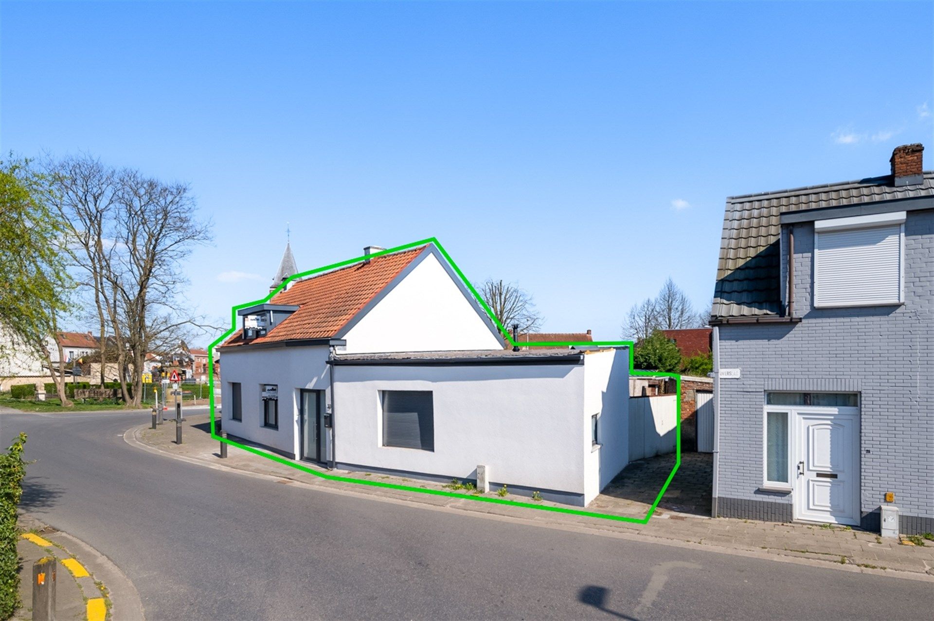 Volledig gerenoveerde woning met 4 mogelijke slaapkamers foto 2