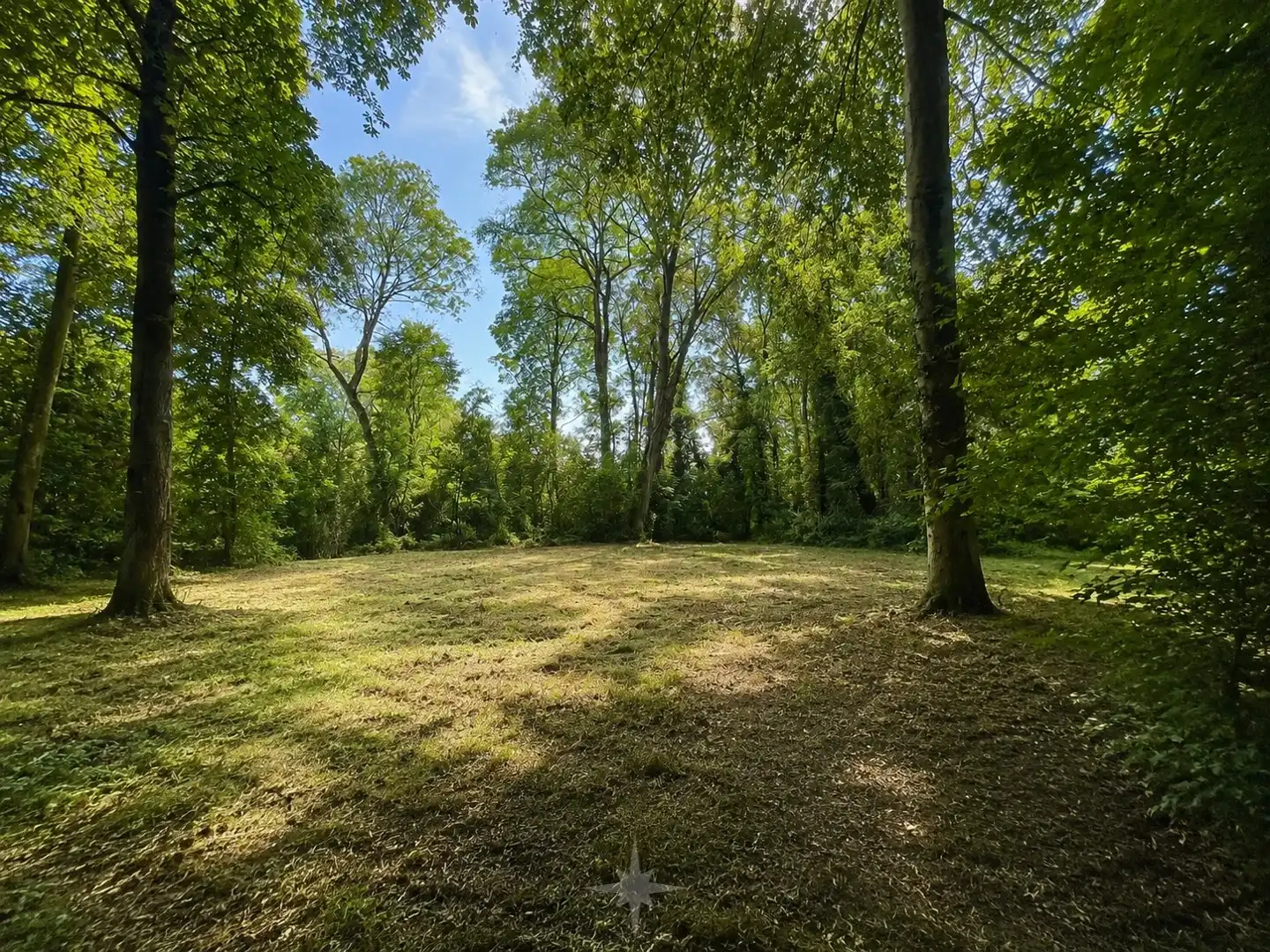 Ruim perceel bouwgrond in groene woonparkomgeving foto 2