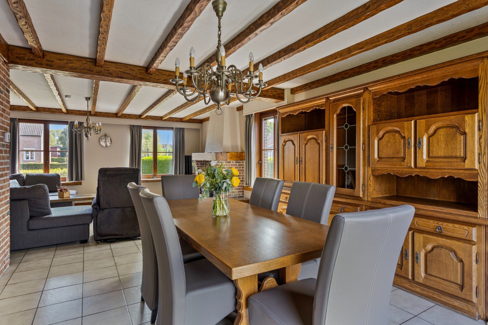Onderkelderde woning met 4 slpks op 862 m² in een doodlopende straat te OLV Olen ! foto 9