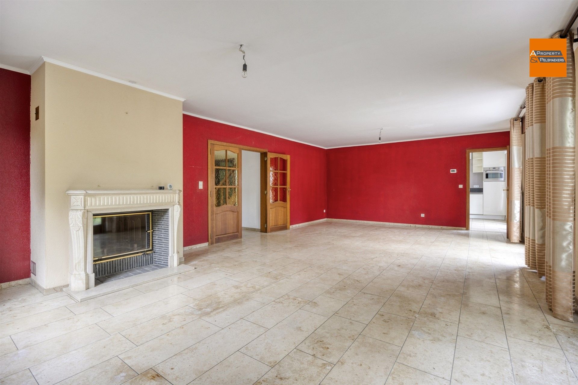 Ruime villa  met 5 slpk, garage en grote tuin foto 10