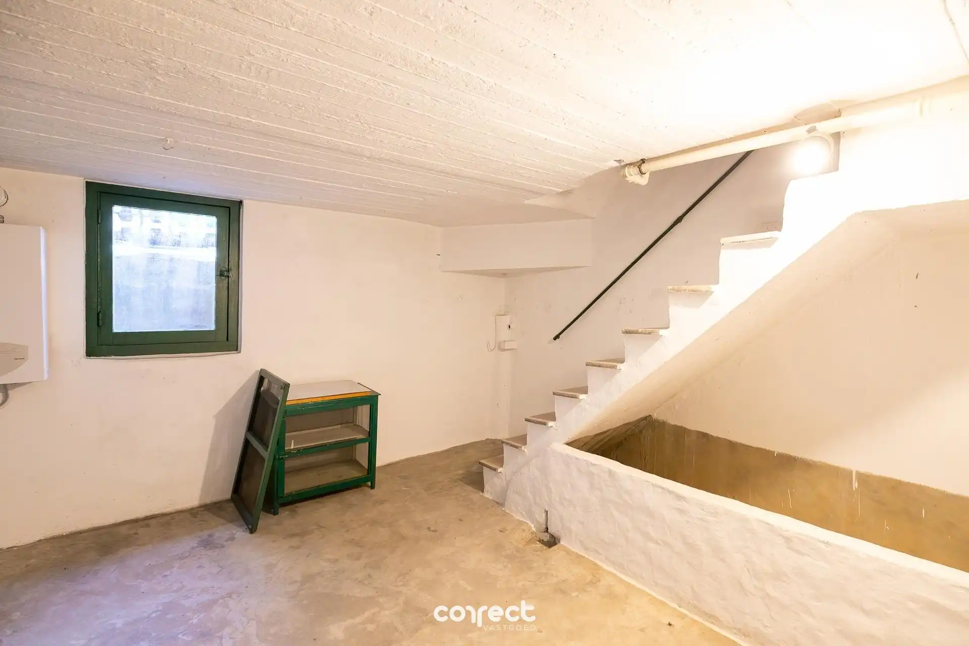 Centraal gelegen ruime halfopen bebouwing met 4 slaapkamers, tuin en garage. foto 15