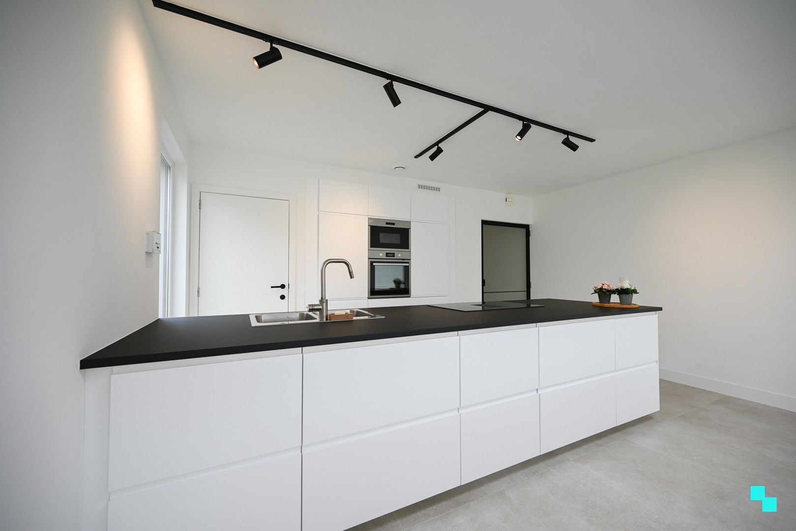 Volledig afgewerkte en instapklare nieuwbouwwoning te Ingelmunster foto 7