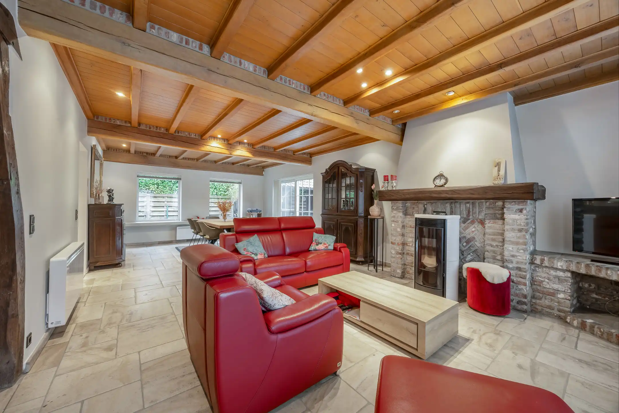 Ruime en lichtrijke gezinswoning te koop in Zandhoven foto 5