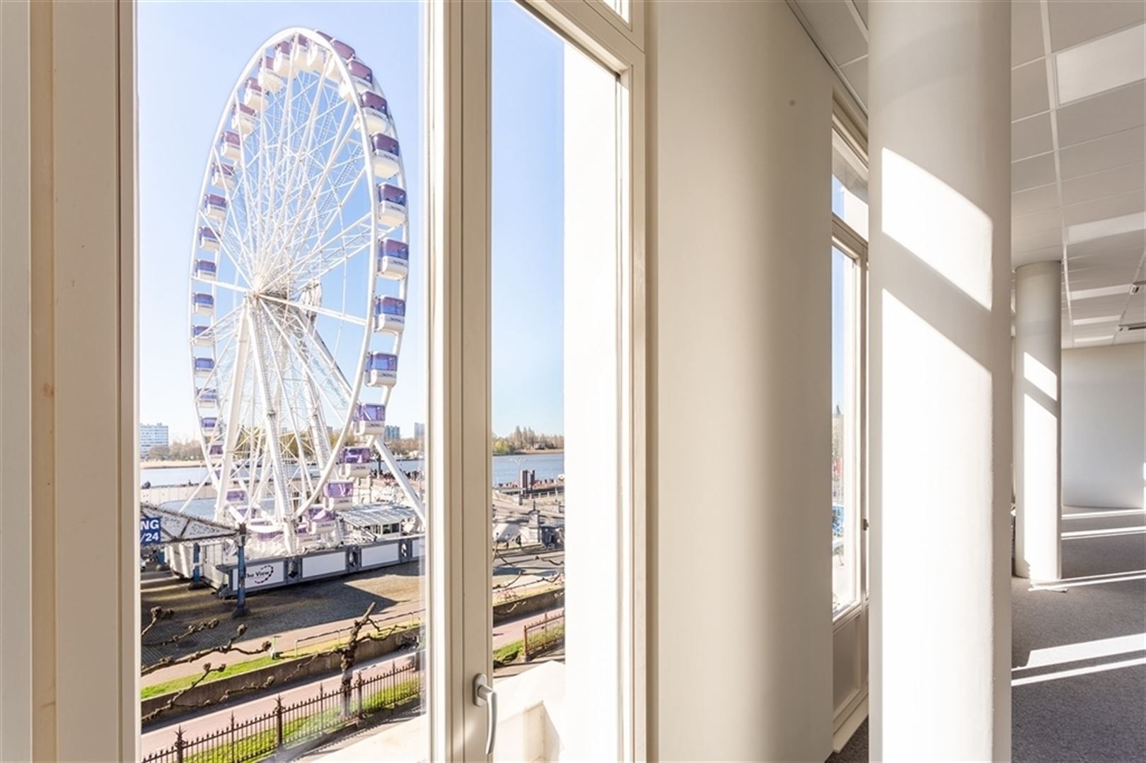Instapklaar kantoor van 370 m² langs de kaaien met zicht op de Schelde foto 10