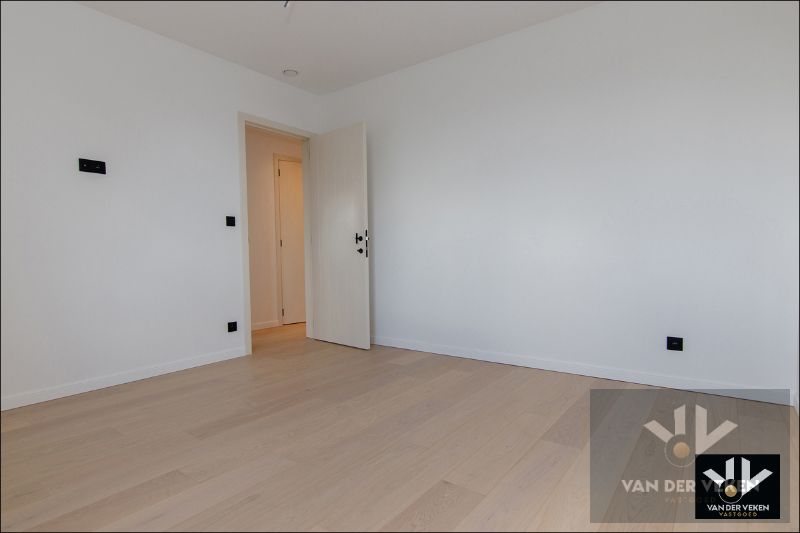 Totaal en hoogwaardig afgewerkte, moderne pastoriestijl nieuwbouwwoning op een steenworp van het natuurgebied 'Dautenweyers' te Diepenbeek foto 21