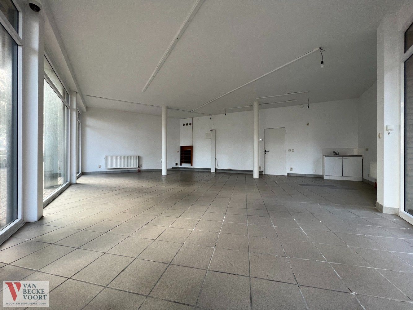 Handelsgelijkvloers 75m² foto 5