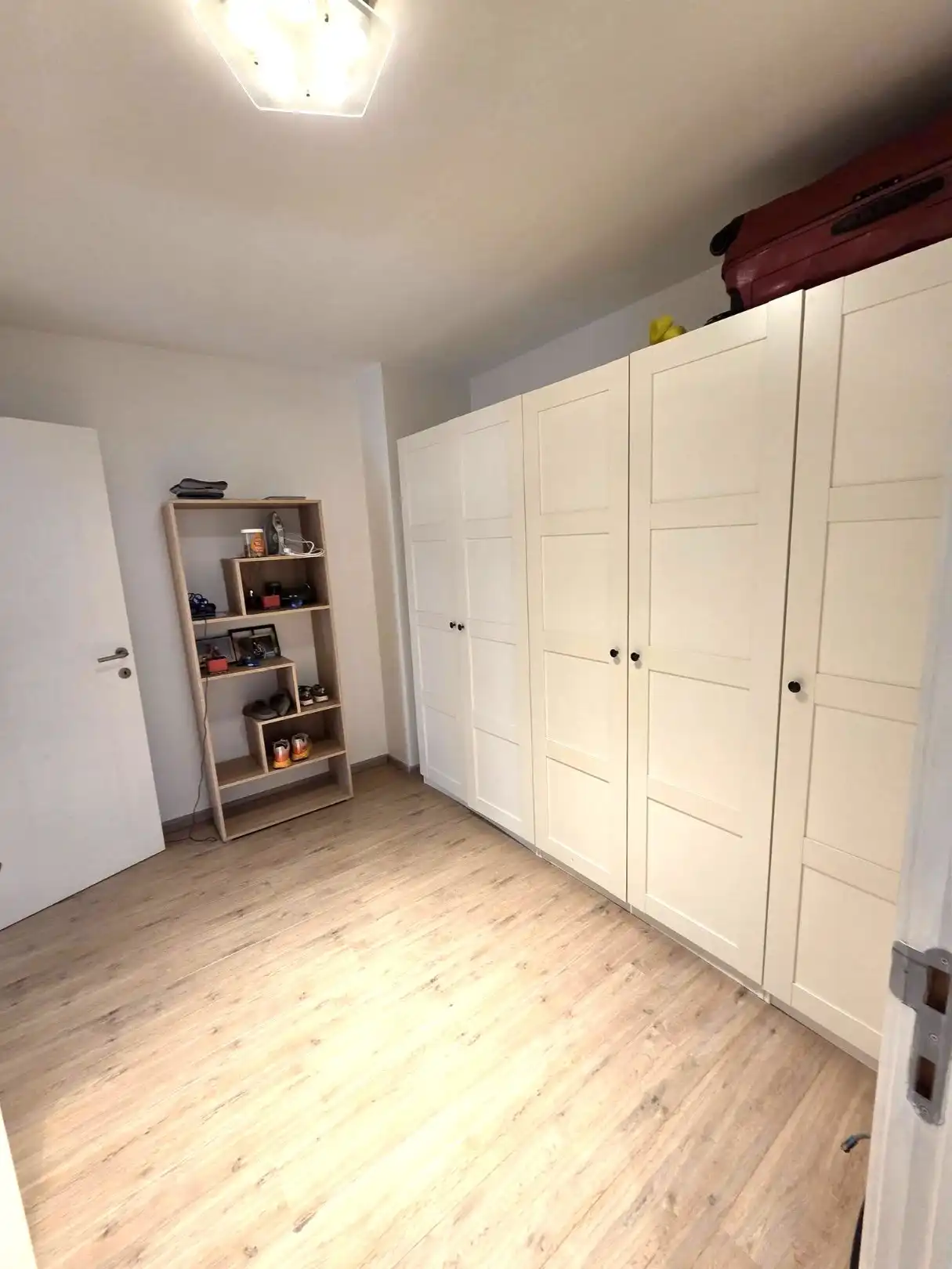 Woning met ruime garage. foto 8
