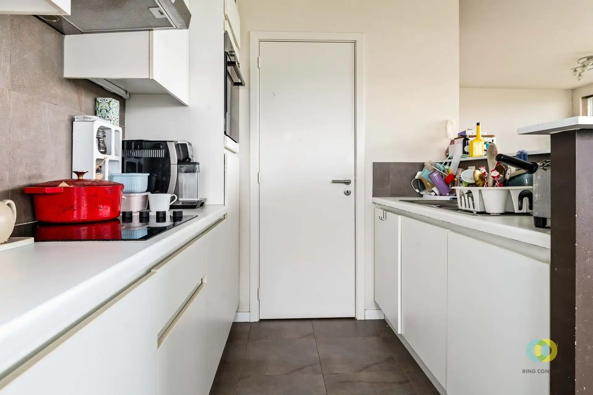 Lichtrijk appartement nabij park foto 6