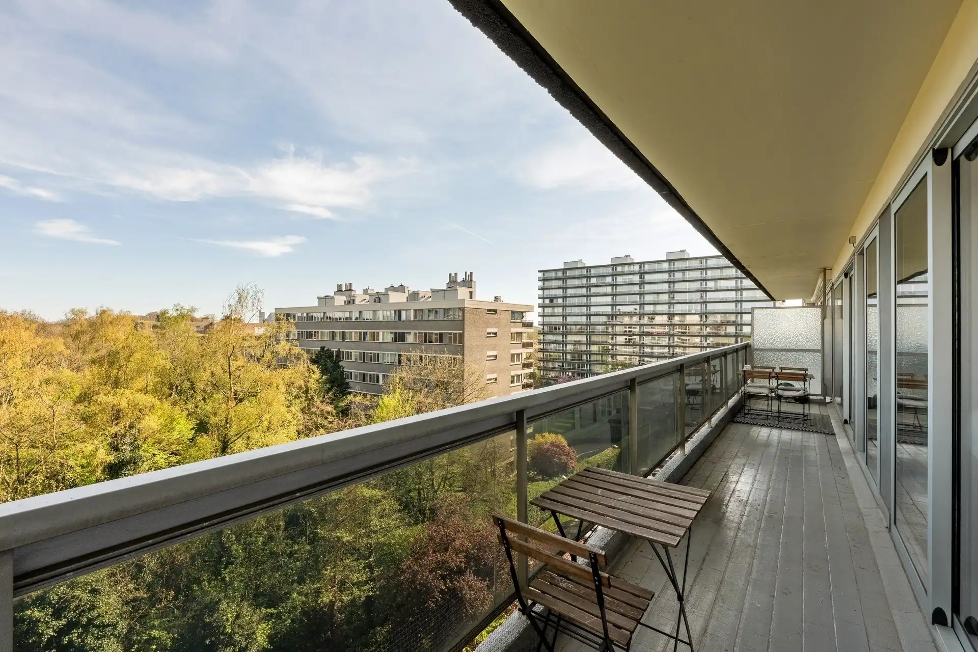 Gerenoveerd appartement met ruim terras foto 15