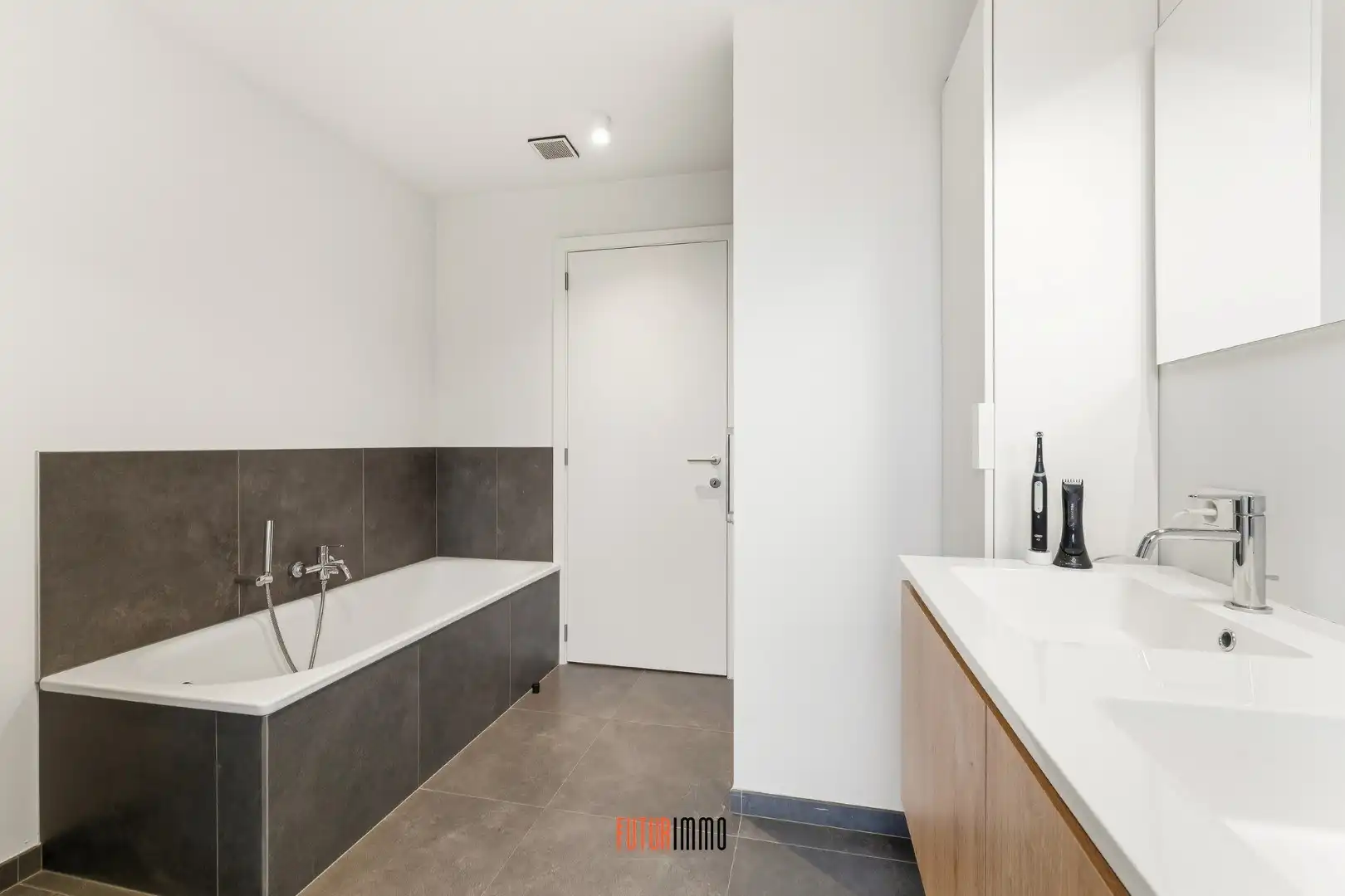 Moderne half open woning in Oekene foto 11