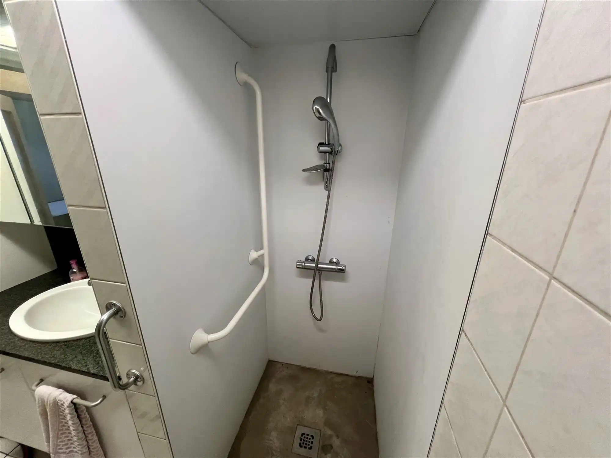 Gelijkvloers op te frissen pareltje te koop in Baarle-Hertog foto 18