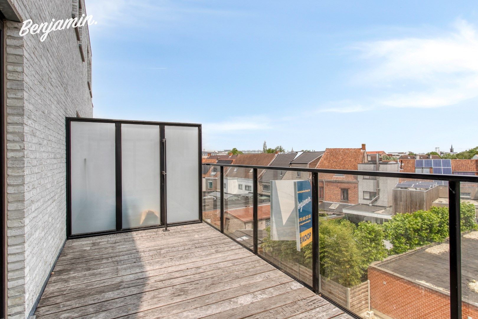 Recent instapklaar appartement met zonneterras en staanplaats in Roeselare foto 3