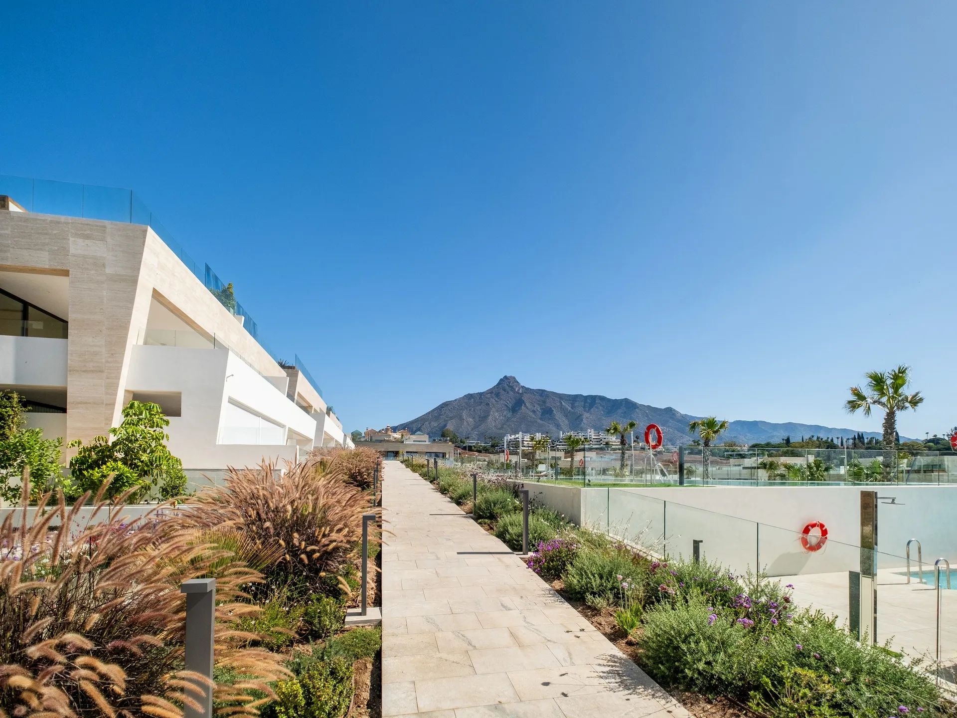 Beleef ultieme luxe op de Golden Mile van Marbella: jouw exclusieve droomwoning op een toplocatie! foto 24