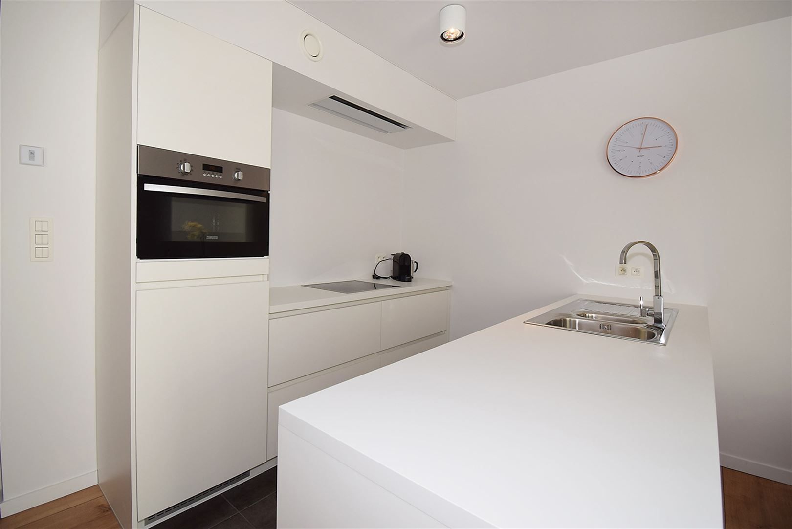 Goed gelegen appartement met parking en berging foto 4