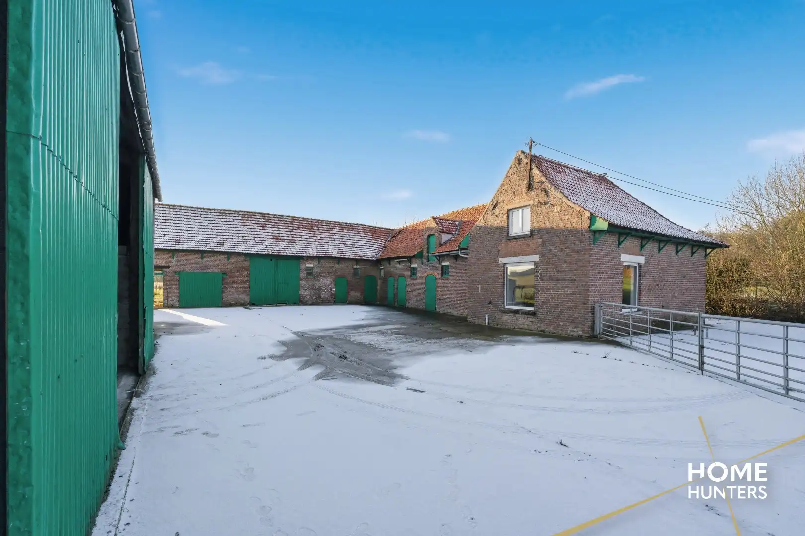 Unieke te renoveren hoeve op 14.188 m² met adembenemend zicht op de Kemmelberg foto 3