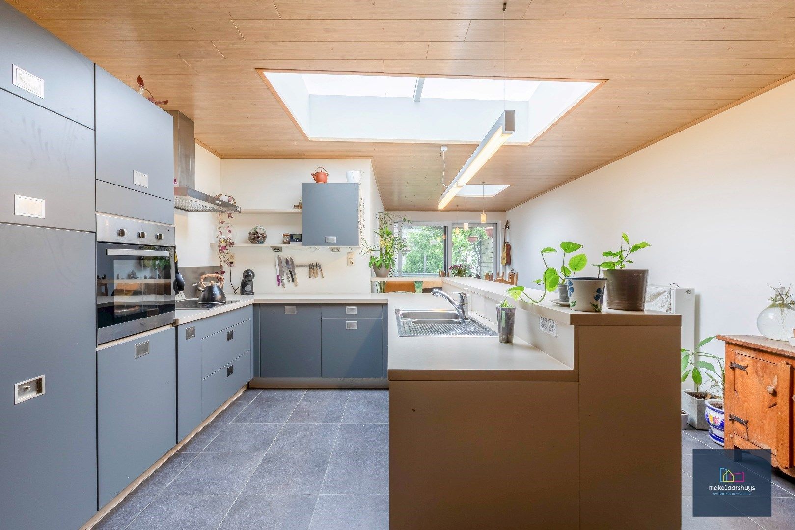 Instapklare woning met aangename tuin en garage foto 5