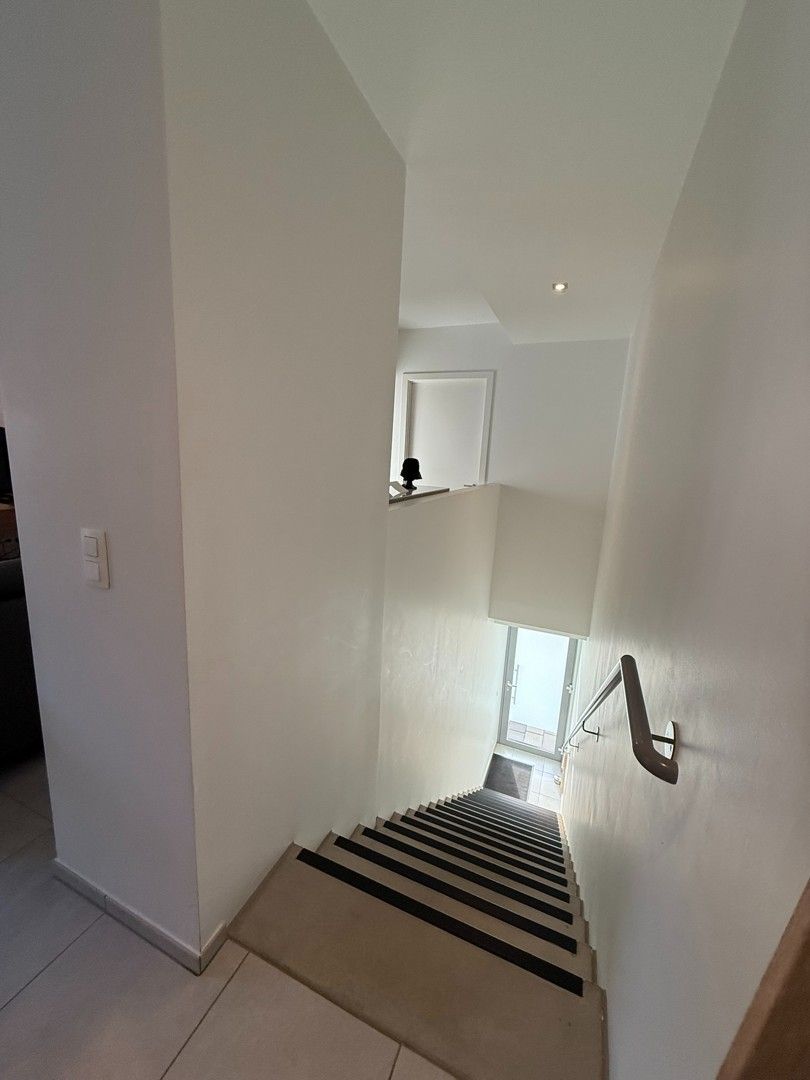 Instapklaar appartement met ruim terras vlakbij het centrum van Diepenbeek. foto 3