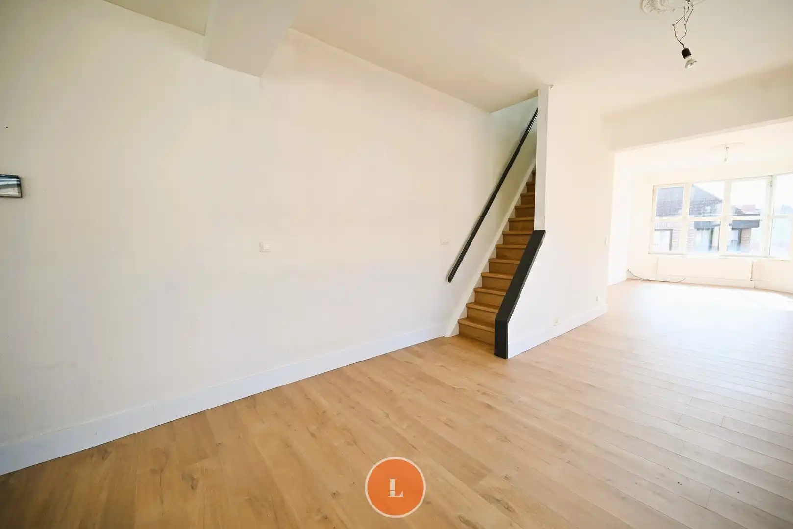 Handelspand met woonst op een toplocatie foto 11