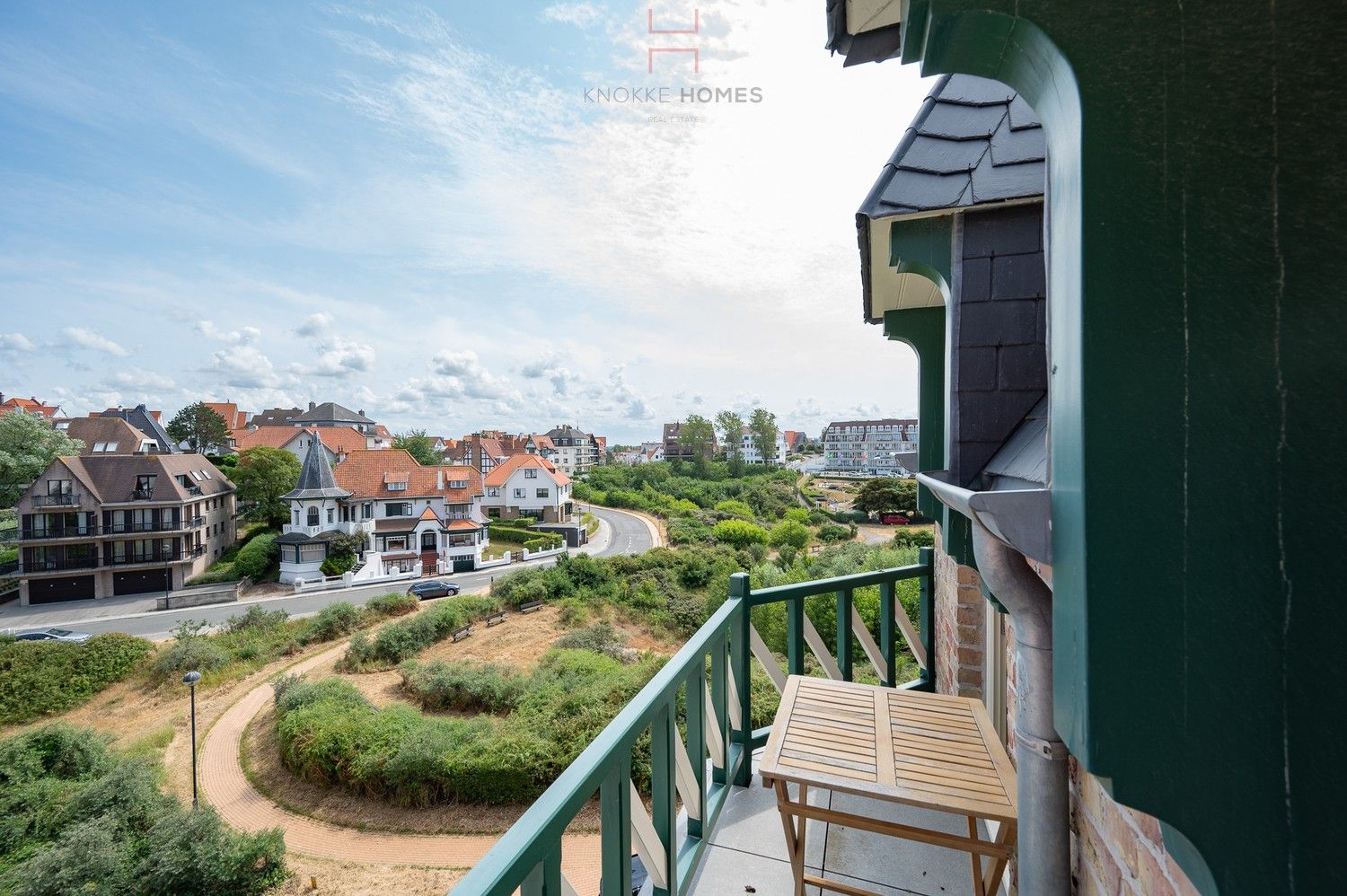 Luxueus gemeubeld en gestoffeerde duplex in een prachtig gerenoveerde, historische villaresidentie in Duinbergen, met prachtige uitzichten op het groen. foto 18