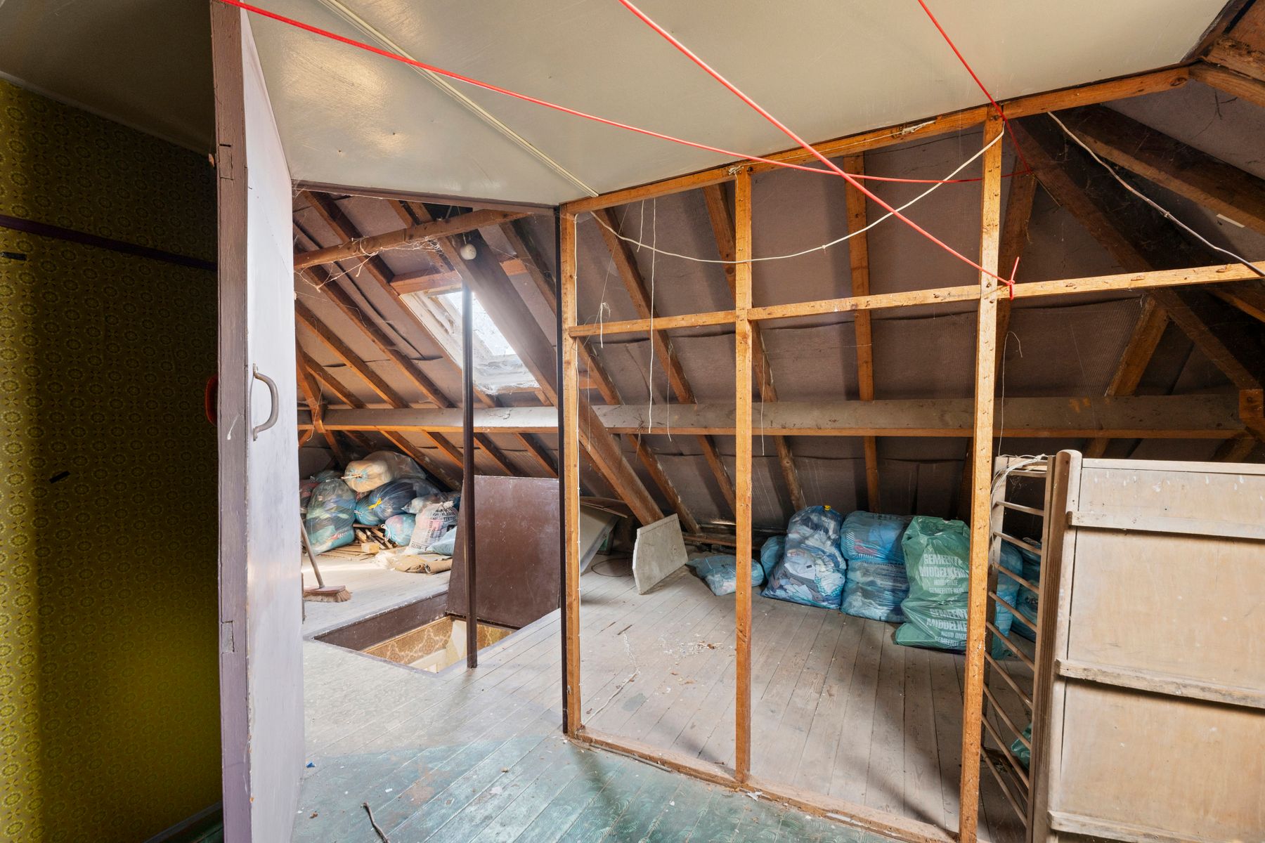Te renoveren woning op 544 m2 in een rustige straat. foto 21