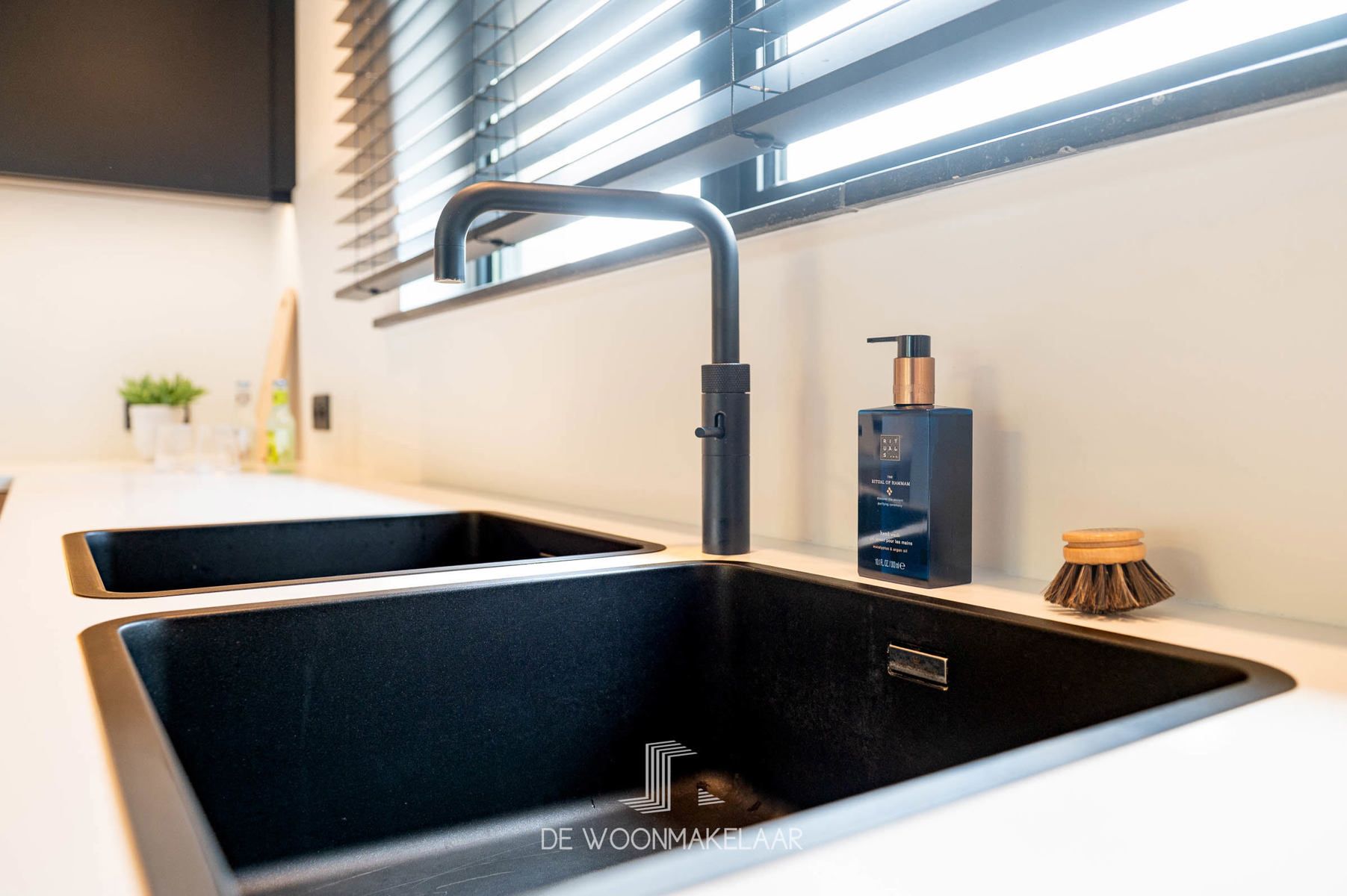 Luxeuze en ruime HOB met 4 slaapkamer en tuin met zwemspa foto 8