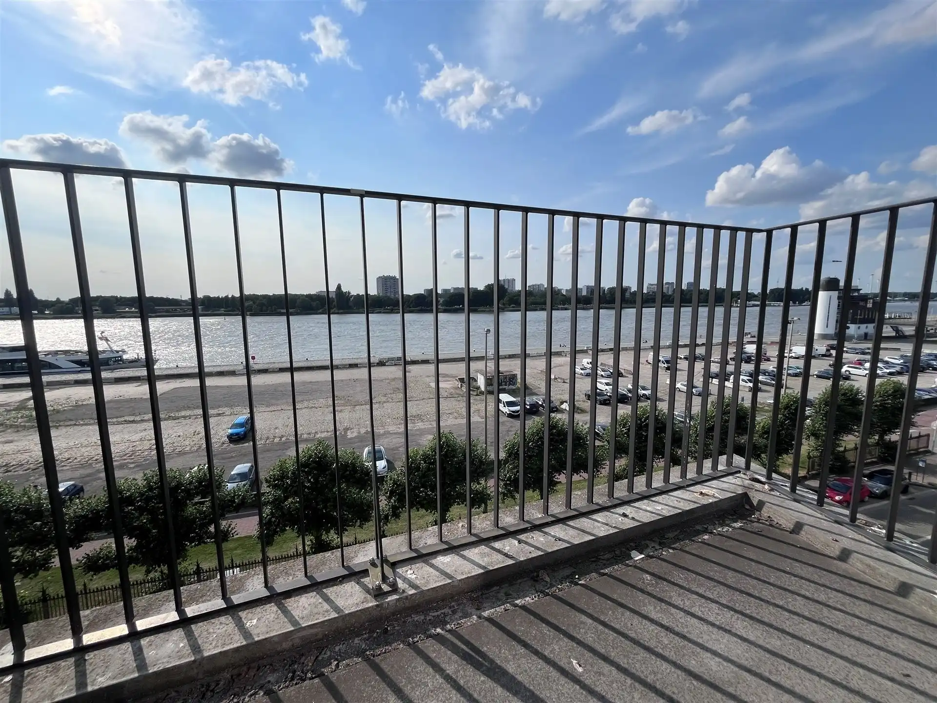 Lichtrijk appt met uniek zicht op de Schelde! foto 4