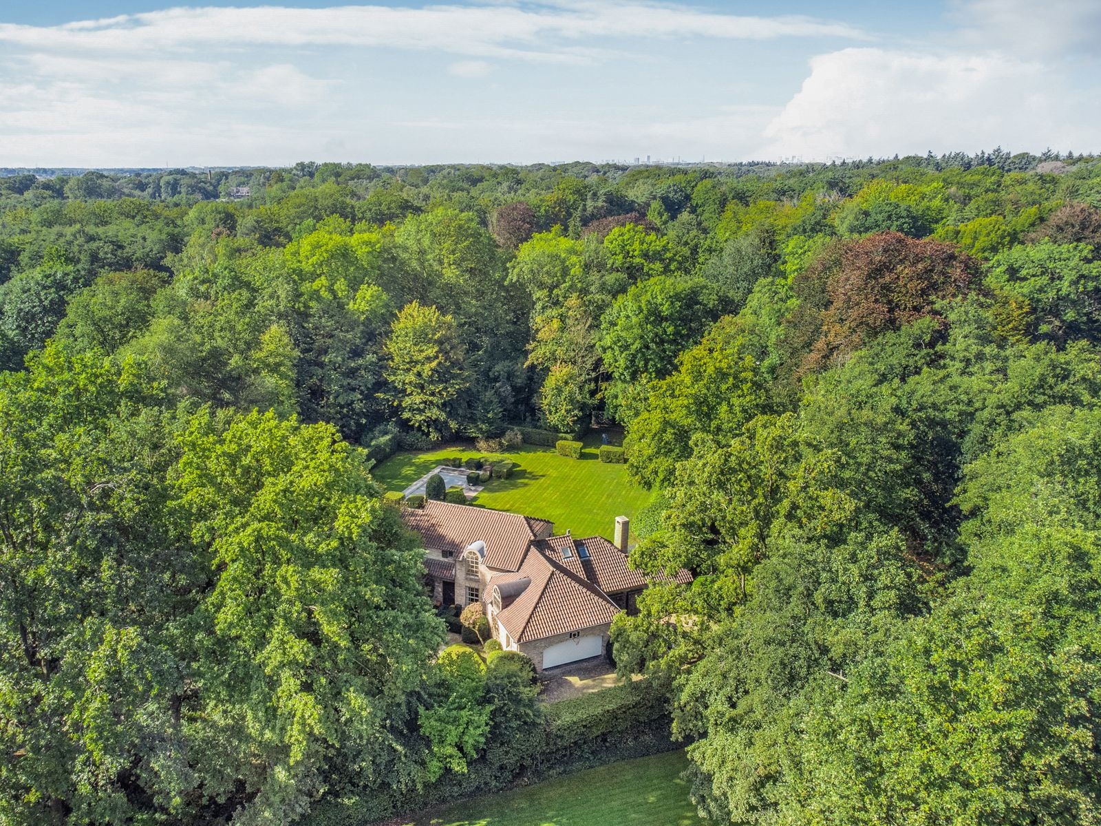 Vlassak Verhulst-villa met parktuin op toplocatie te Schilde foto {{pictureIndex}}